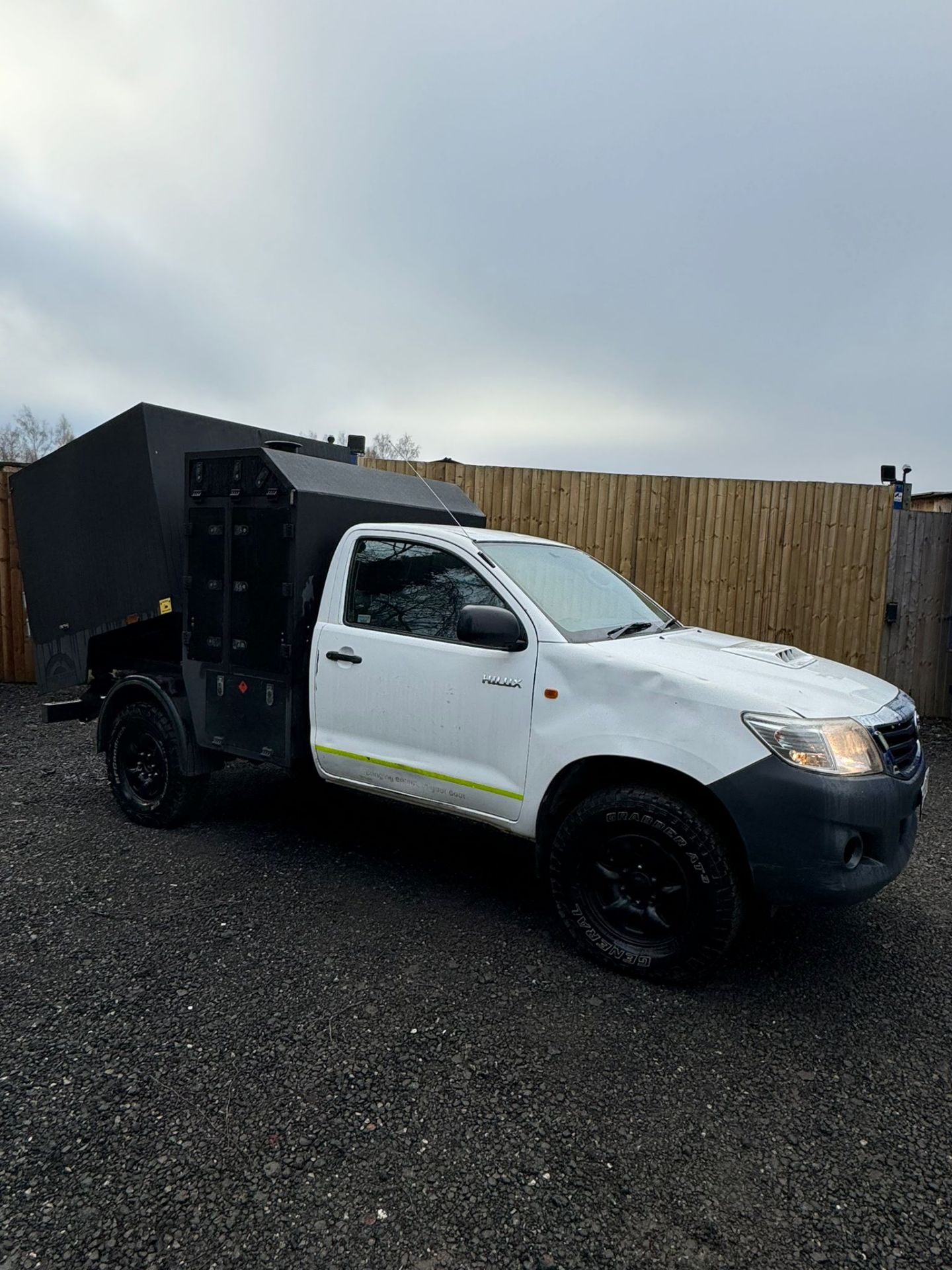 2014 TOYOTA HILUX ACTIVE D-4D 4X4 S/C TIPPER - Image 5 of 22