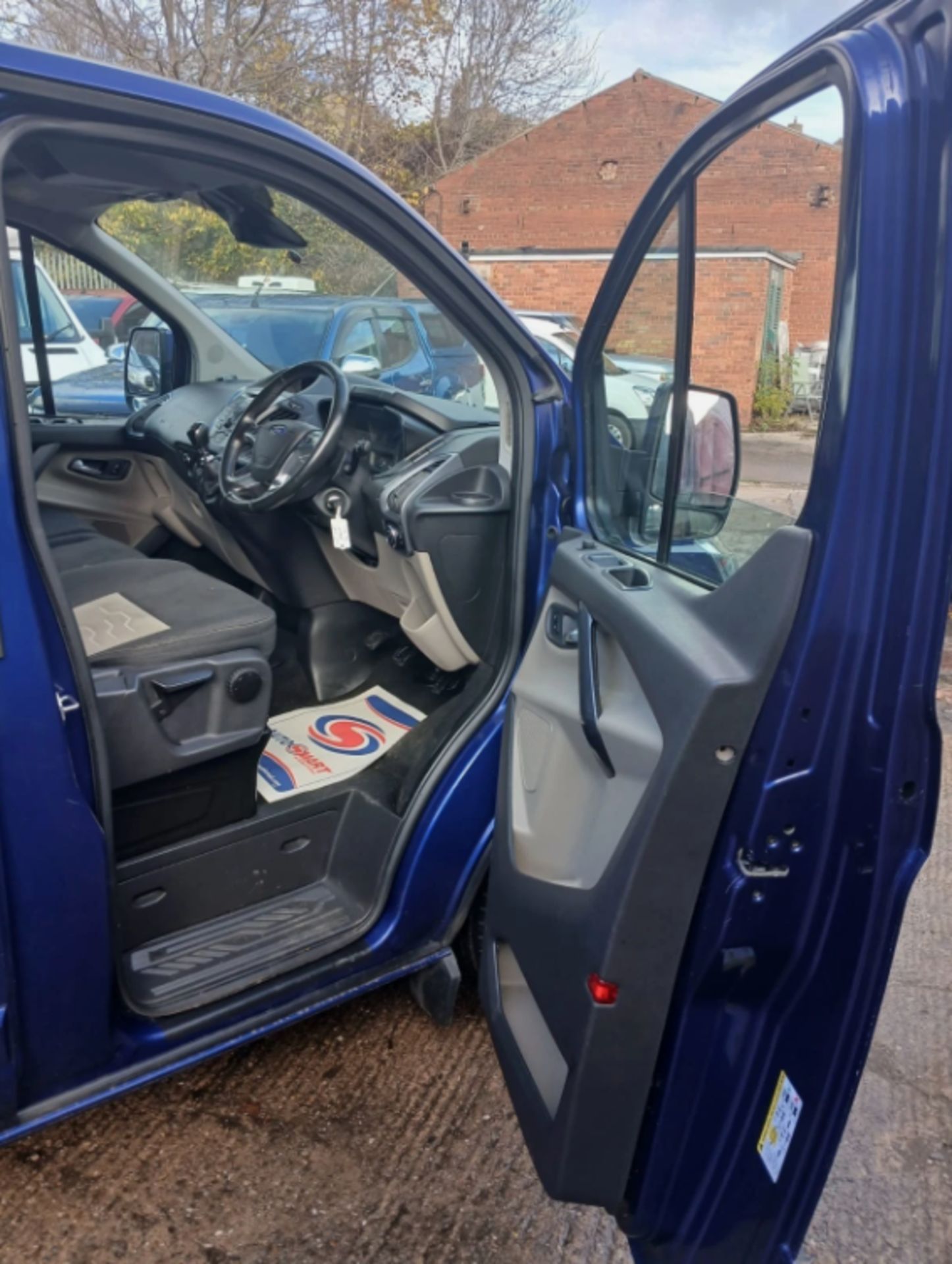 2017 FORD TRANSIT CUSTOM 290 LIMITED LWB CREW VAN (L2 H1) >>--NO VAT ON HAMMER--<< - Image 8 of 15