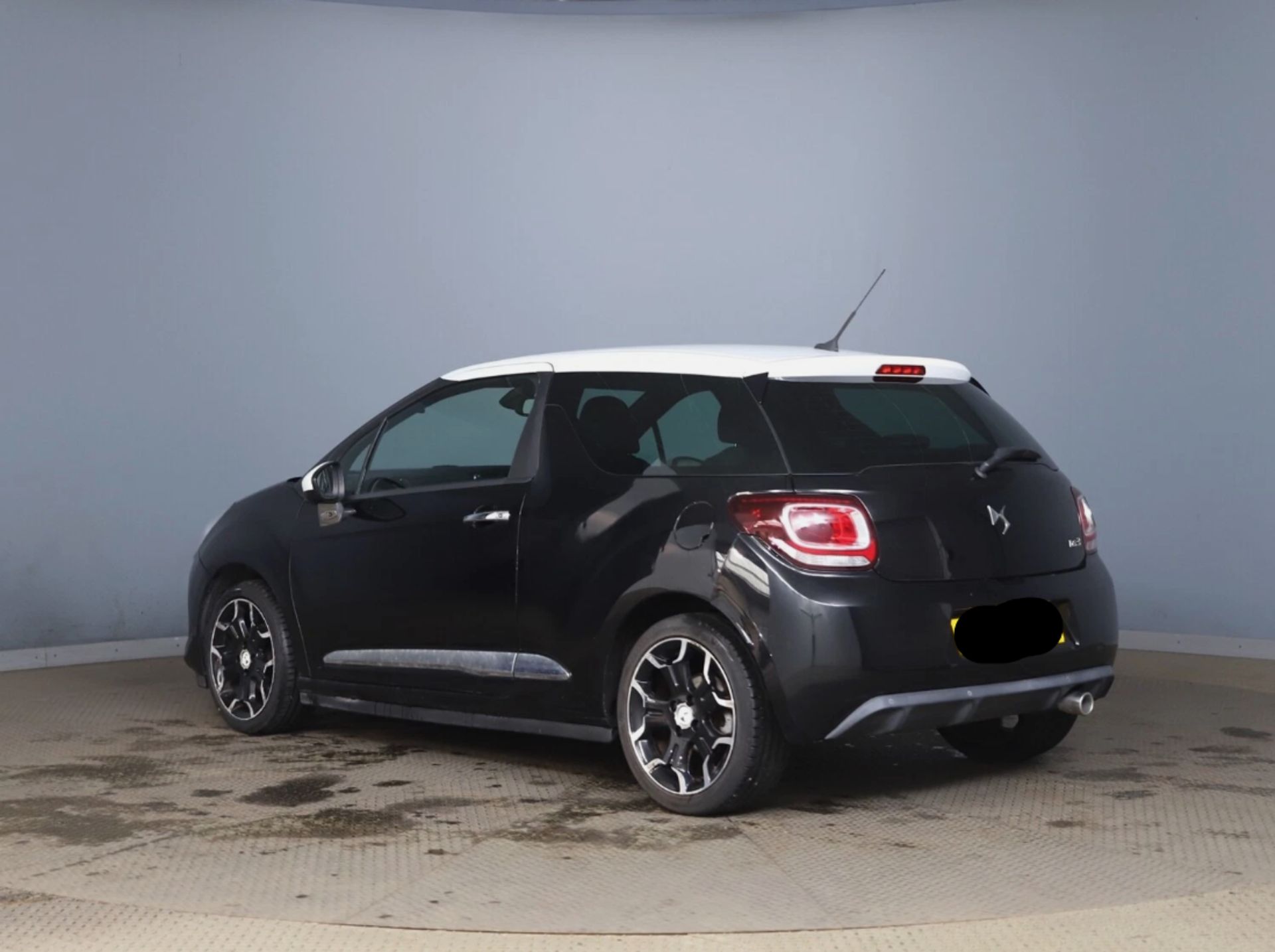 **(ONLY 53K MILEAGE)** 2016 CITROëN DS3 ELEGANCE BLUEHDI – EURO 6 - Image 8 of 12