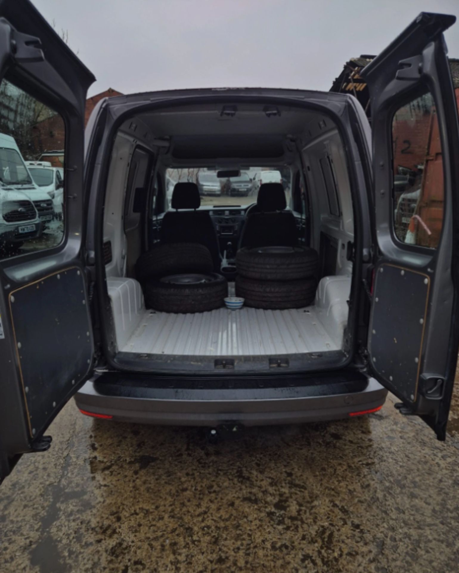 2018 VOLKSWAGEN CADDY C20 STARTLINE TDI L1H1 1968CC MANUAL PANEL VAN - Image 18 of 19