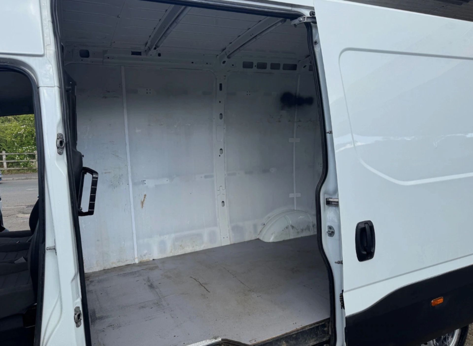 **(ONLY 70K MILEAGE)** 2022 IVECO DAILY 35-140 MWB PANEL VAN DIESEL - Image 16 of 20