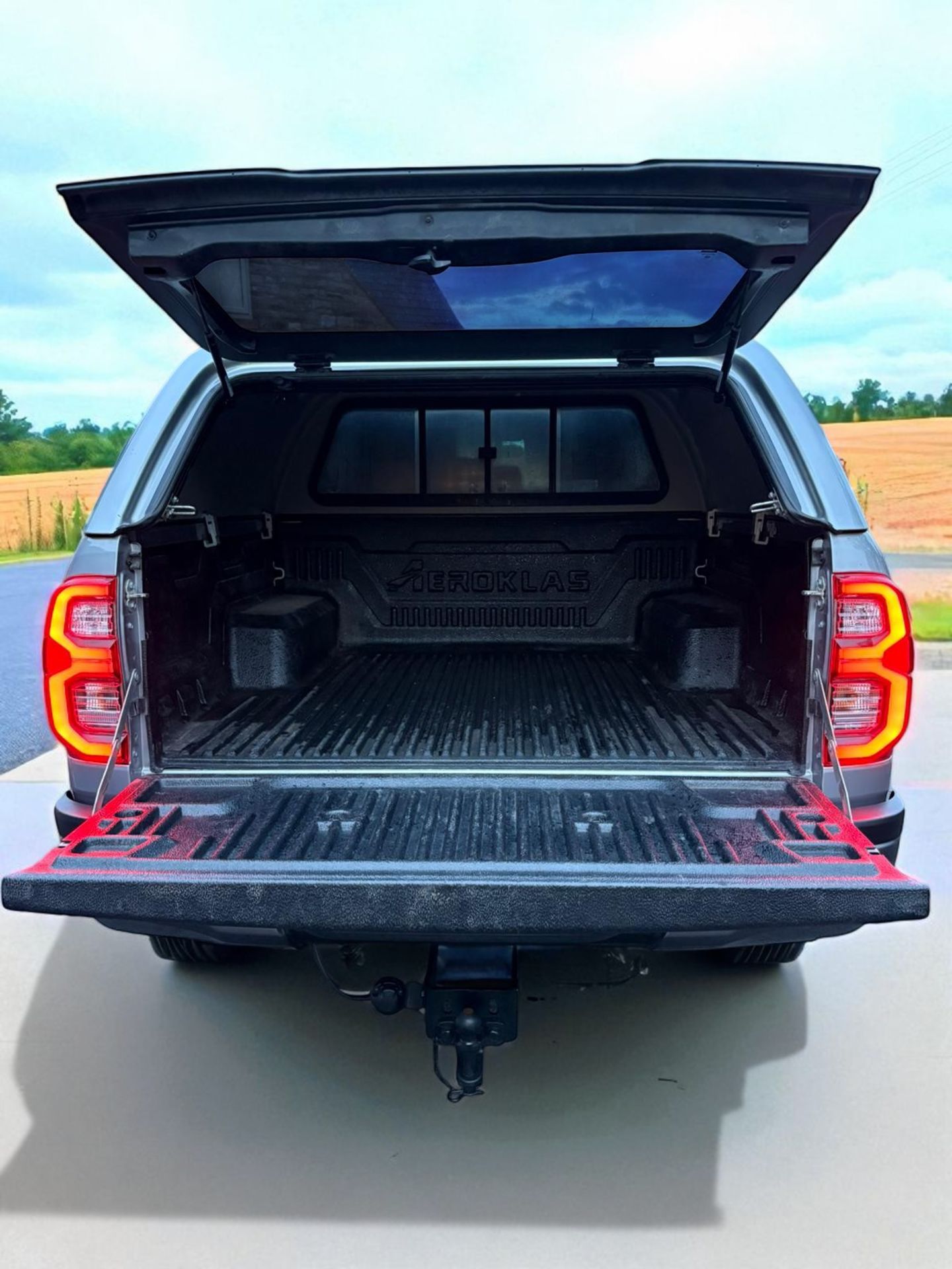 **(ONLY 92K MILEAGE)** 2021 TOYOTA HILUX INVINCIBLE X 2.8 D-4D 4WD DCB PICKUP – 6-SPEED MANUAL, - Image 6 of 16