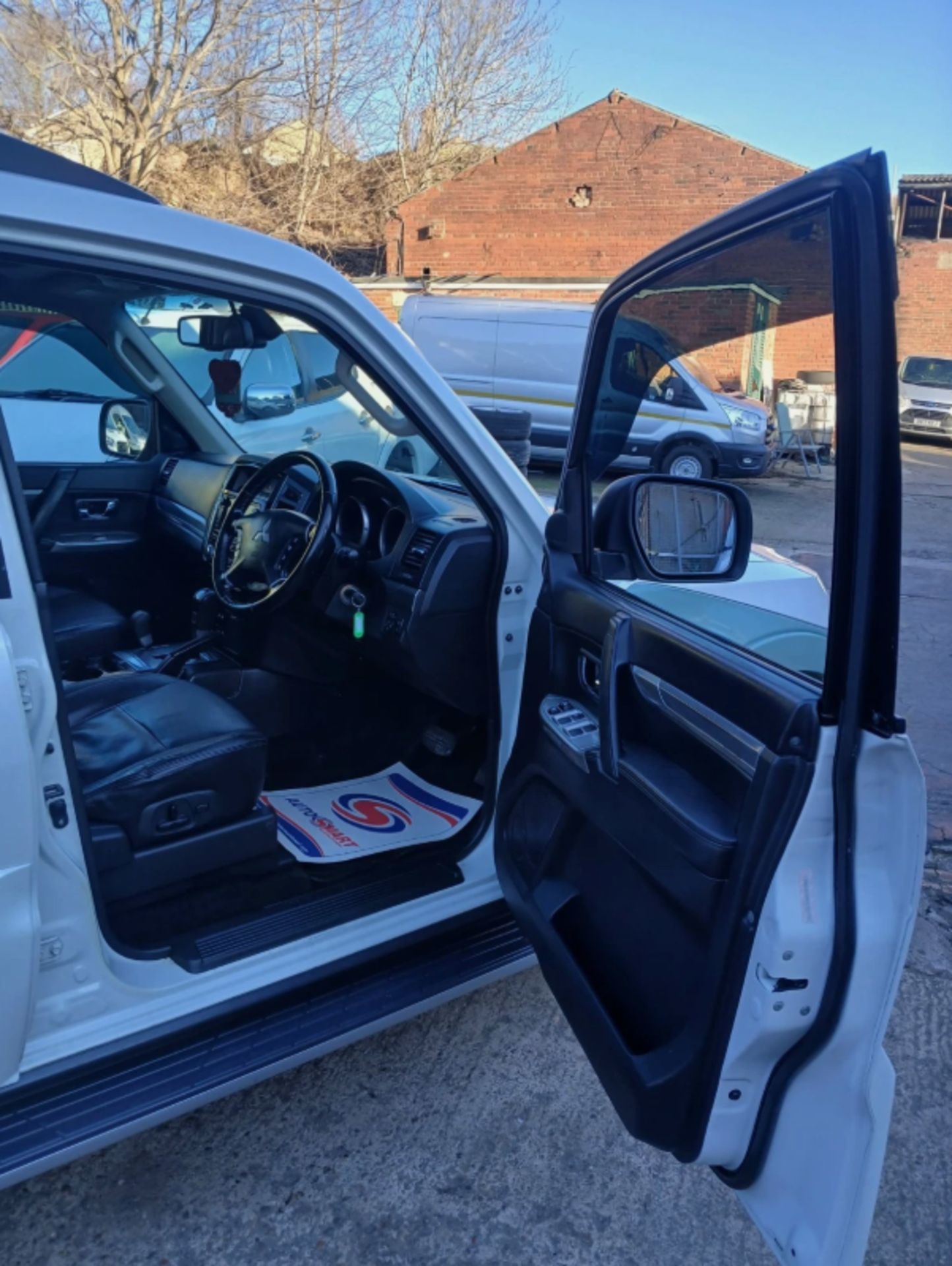 2016 MITSUBISHI SHOGUN SG4 DI-D LWB AUTO 7 SEATS SUV DIESEL AUTOMATIC >>--NO VAT ON HAMMER--<< - Image 7 of 17