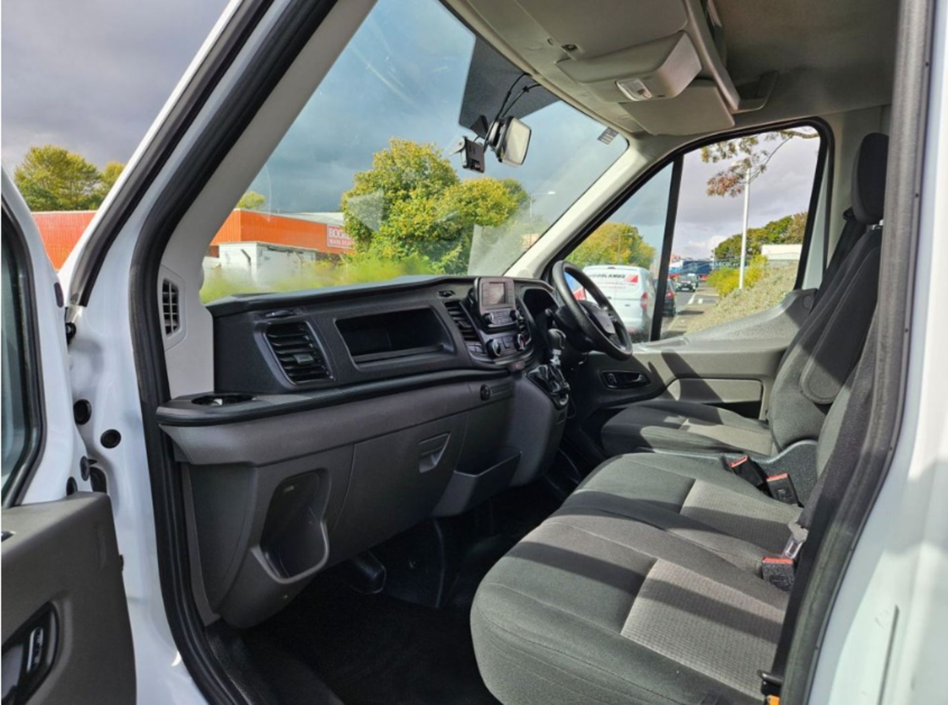 **(ONLY 67K MILEAGE)** FORD TRANSIT 350 LEADER ECOBLUE DROPSIDE >>-NO VAT ON HAMMER-<< - Image 10 of 11