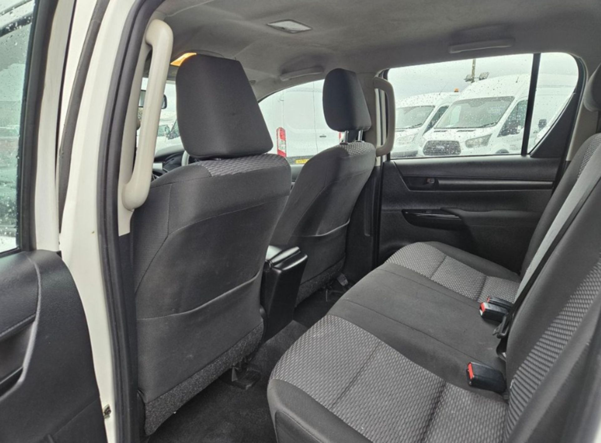 **(ONLY 104K MILEAGE)** 2019 TOYOTA HILUX ACTIVE D-4D 4WD DOUBLE CAB>>--NO VAT ON HAMMER--<< - Image 10 of 13