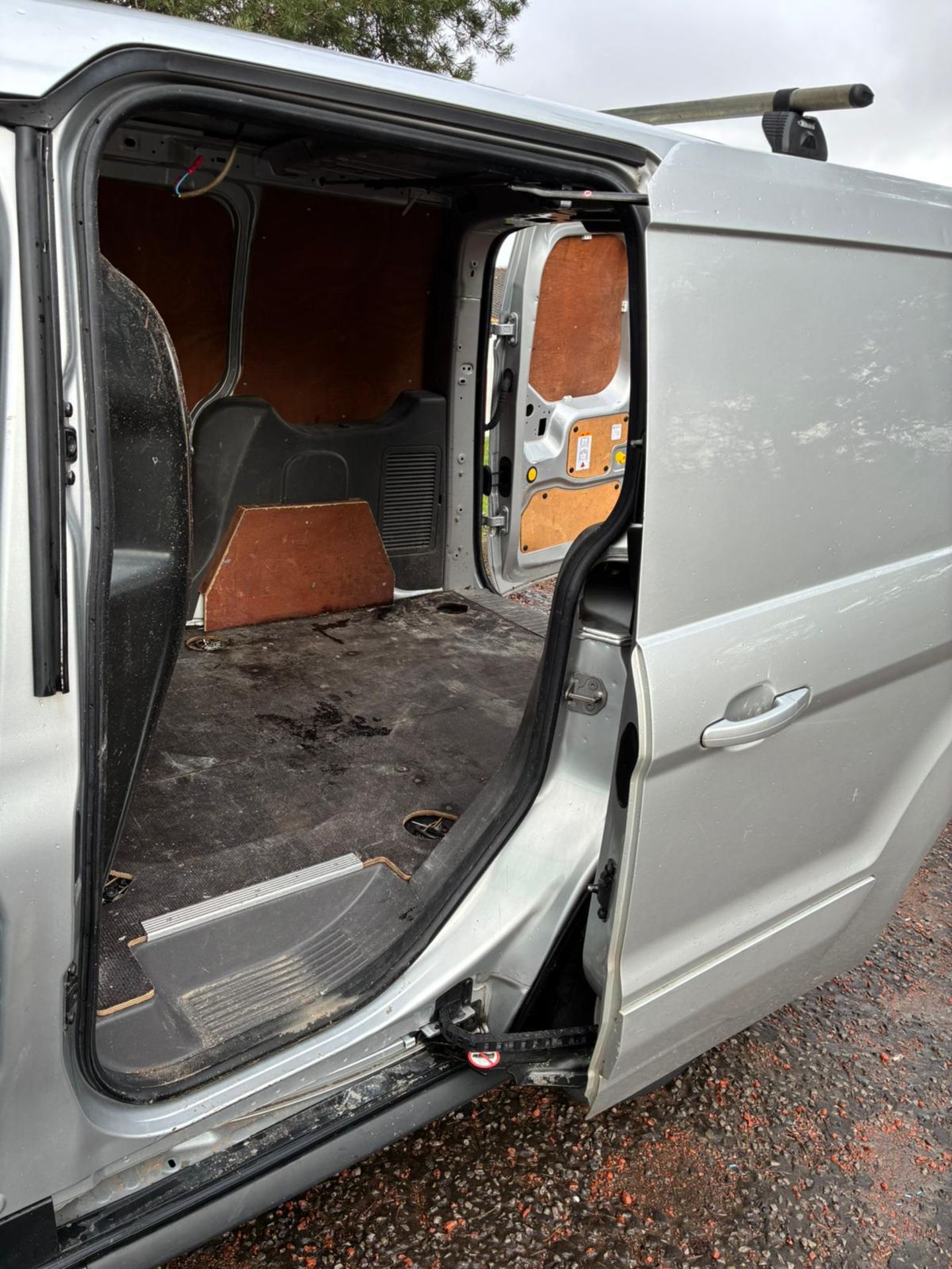 2019 FORD TRANSIT CONNECT 200 LTD TDCI L1H1 1499CC MANUAL PANEL VAN IN SILVER - Image 10 of 10