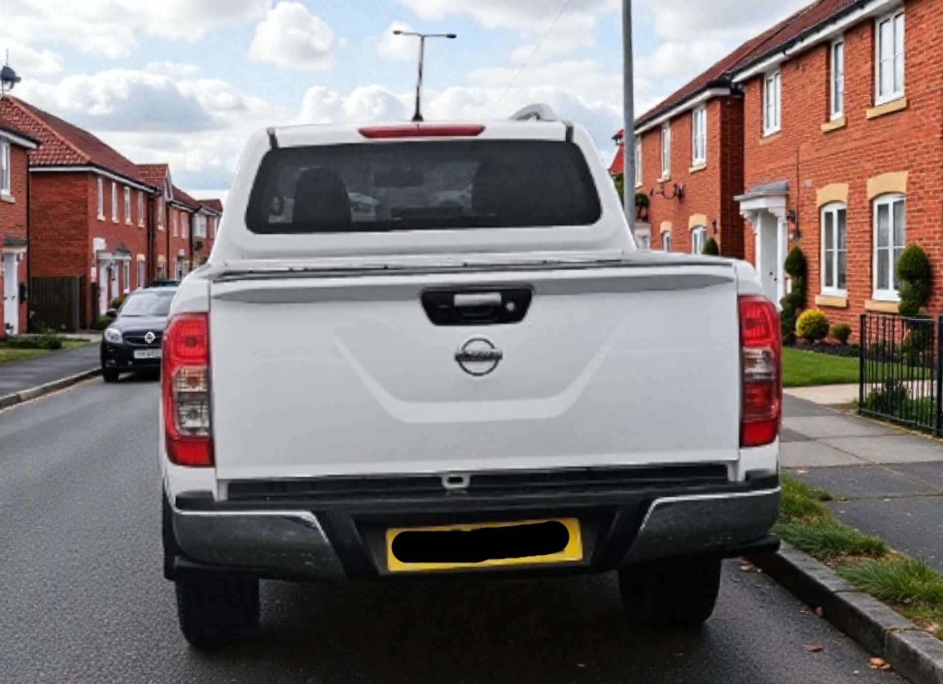 **(ONLY 98K MILEAGE)** 2019 NISSAN NAVARA TEKNA DCI 2299CC MANUAL PICK UP WHITE - Image 7 of 12
