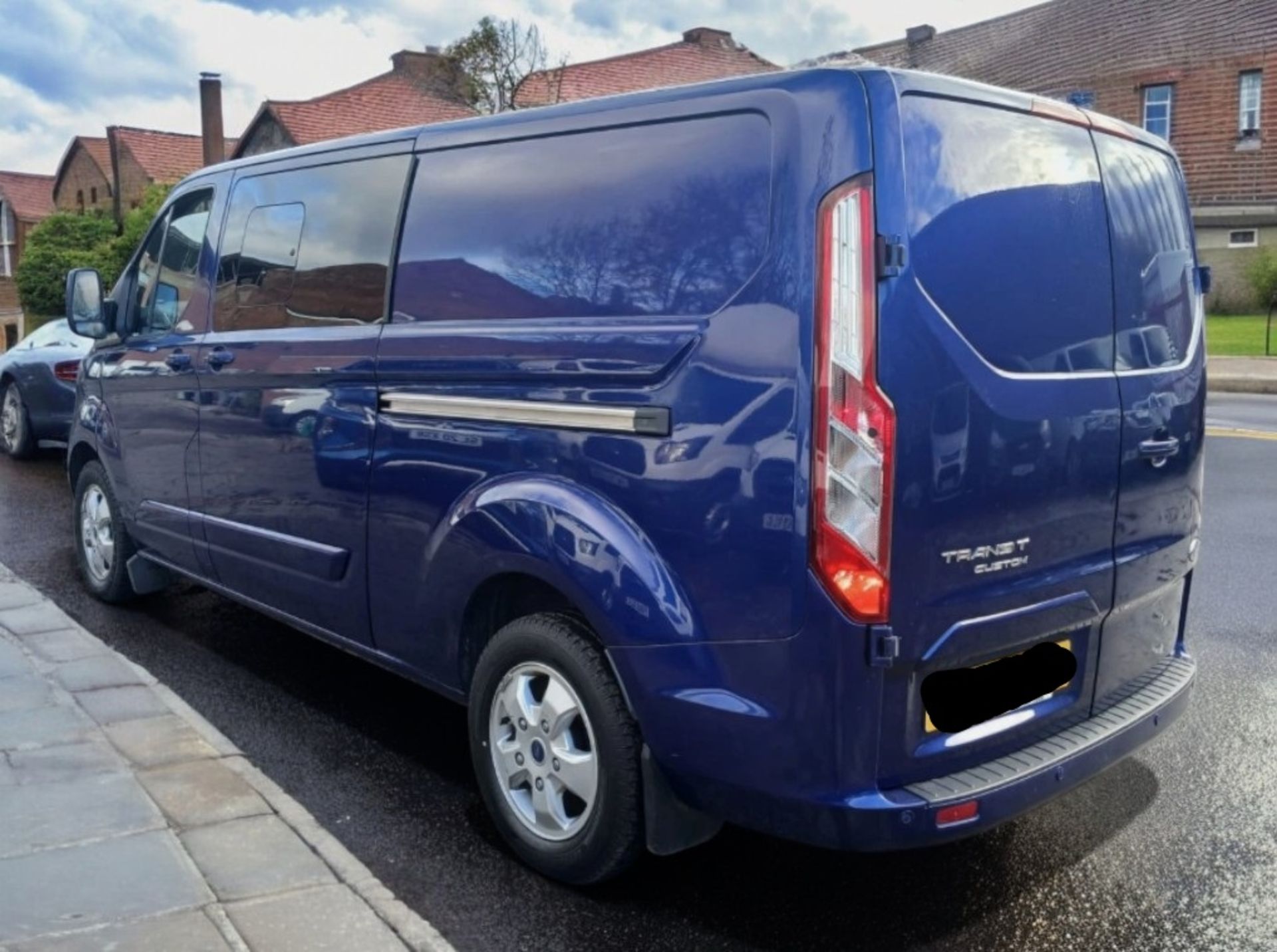 2017 FORD TRANSIT CUSTOM 290 LIMITED LWB CREW VAN (L2 H1) >>--NO VAT ON HAMMER--<< - Image 5 of 15