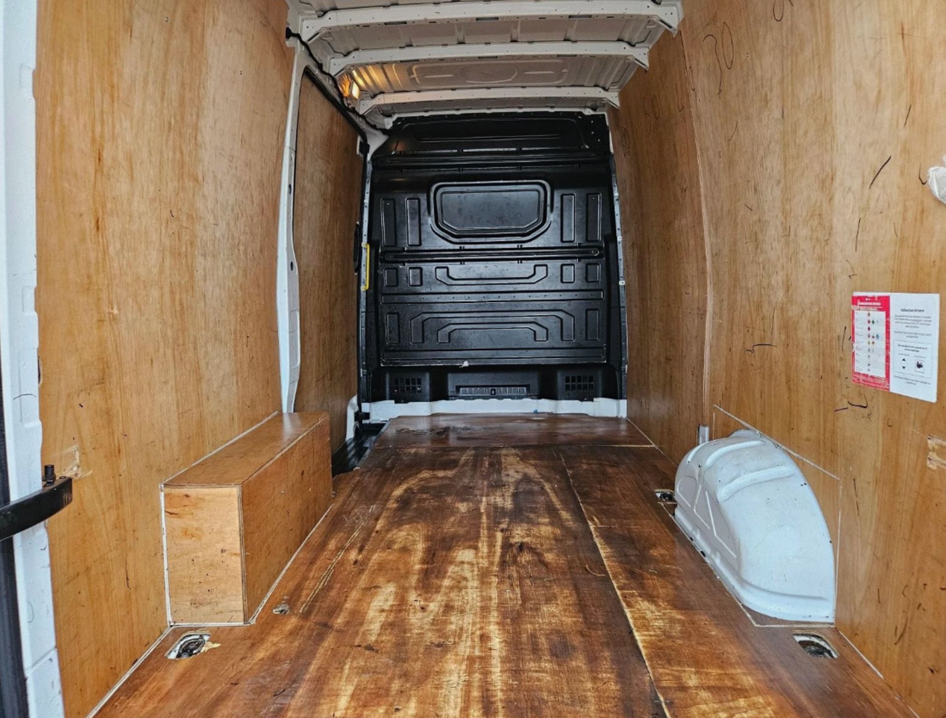 **(ONLY 71K MILEAGE)** 2023 (73 PLATE) VOLKSWAGEN CRAFTER C35 STARTLINE 140 BHP MWB - Image 10 of 12