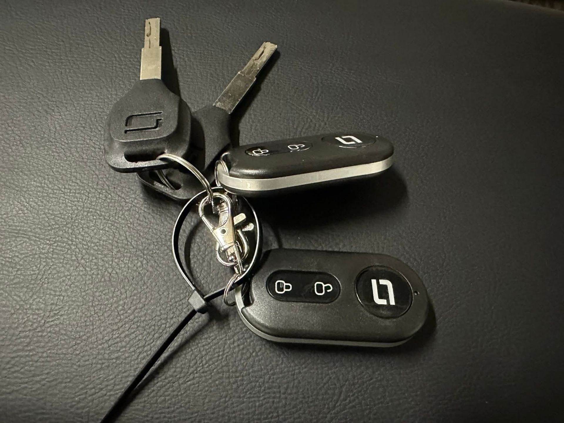 BLUE BRAND NEW 2025 ROAD LEGAL VMOTO CUX PRO ELECTRIC MOPED (50CC EQUIVALENT) - Image 8 of 11