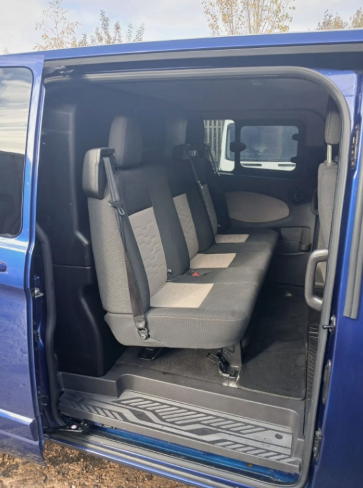 2017 FORD TRANSIT CUSTOM 290 LIMITED LWB CREW VAN (L2 H1) >>--NO VAT ON HAMMER--<< - Image 10 of 15