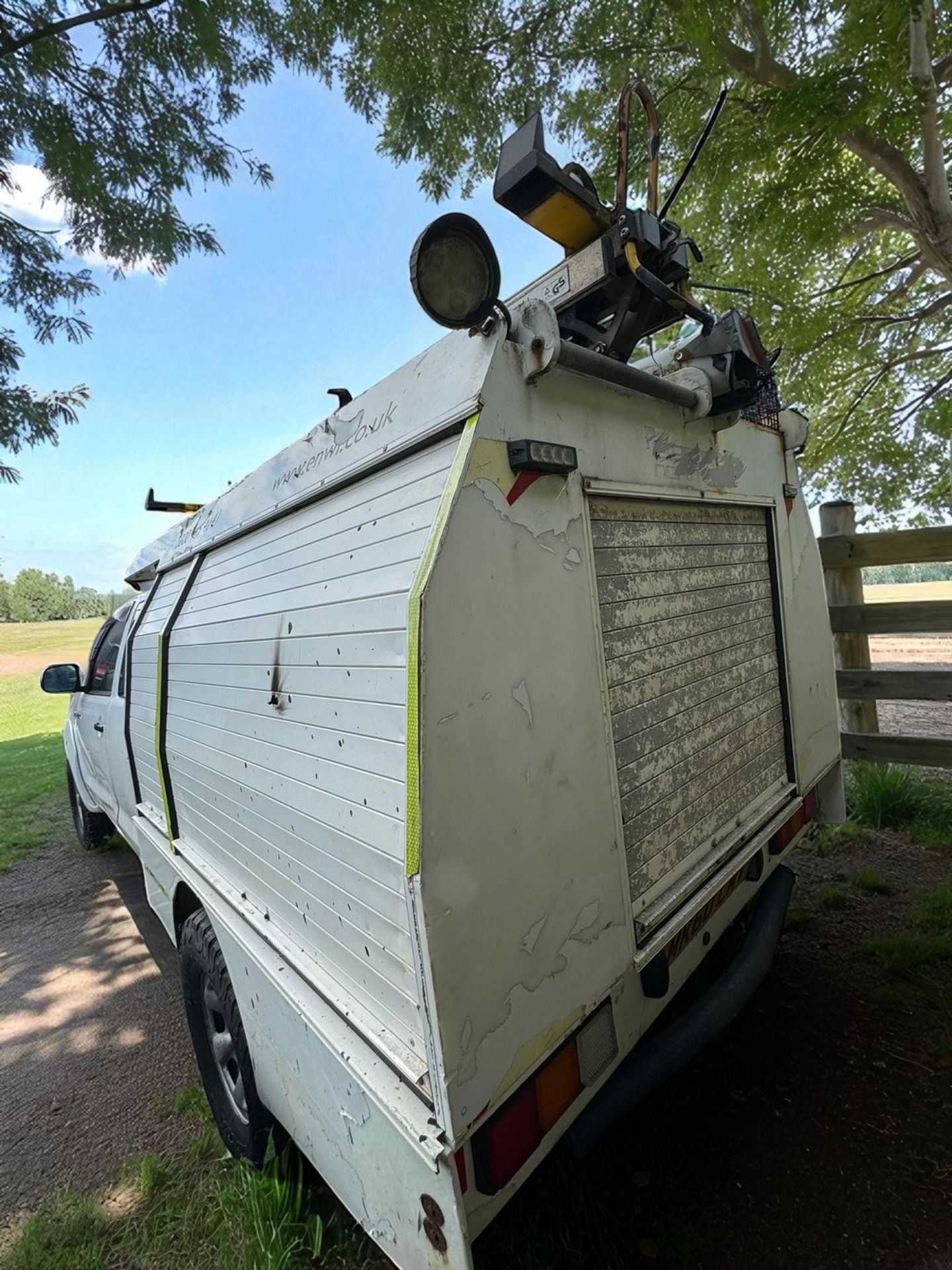 2010 TOYOTA HILUX HL2 D-4D 4X4 EXTRA CAB – 2.5 DIESEL– 152K MILES – WHITE – TOOL BOX & WINCH - Image 7 of 7