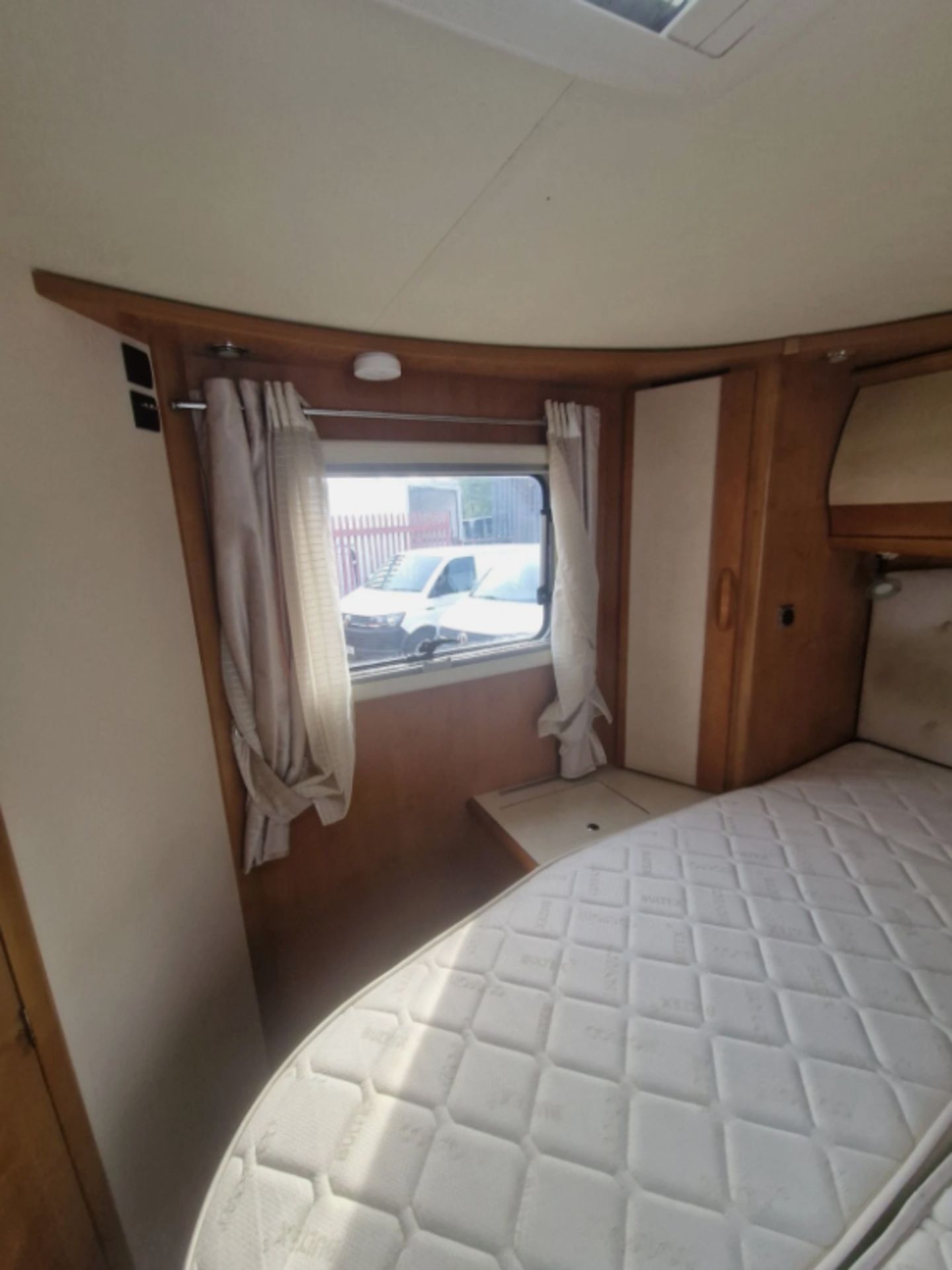 2011 RAPIDO LE RANDONNEUR 9090DF 4-BERTH FIXED ISLAND BED >>--NO VAT ON HAMMER--<< - Image 17 of 23