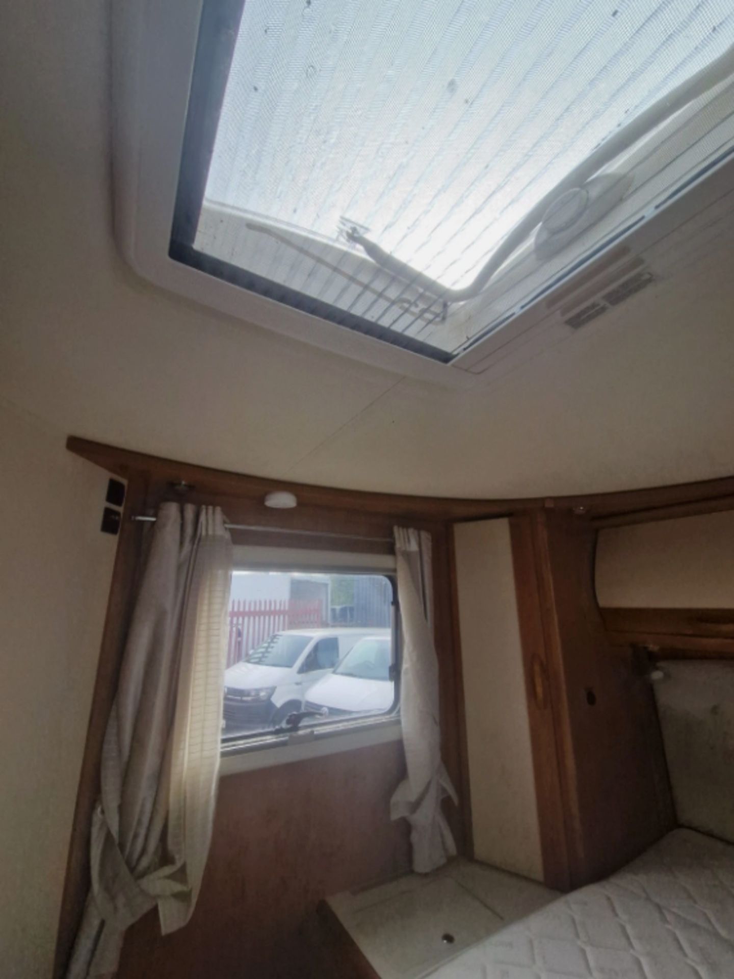 2011 RAPIDO LE RANDONNEUR 9090DF 4-BERTH FIXED ISLAND BED >>--NO VAT ON HAMMER--<< - Image 18 of 23