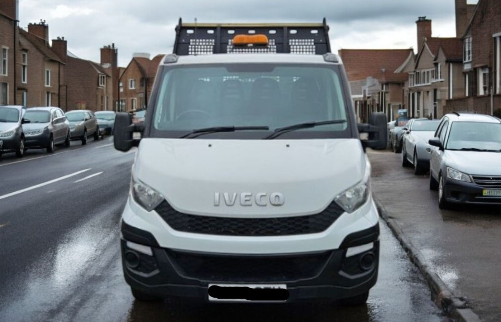 **(ONLY 87K MILEAGE)** 2016 IVECO DAILY 35C13 – CREW CAB TIPPER - Image 4 of 13