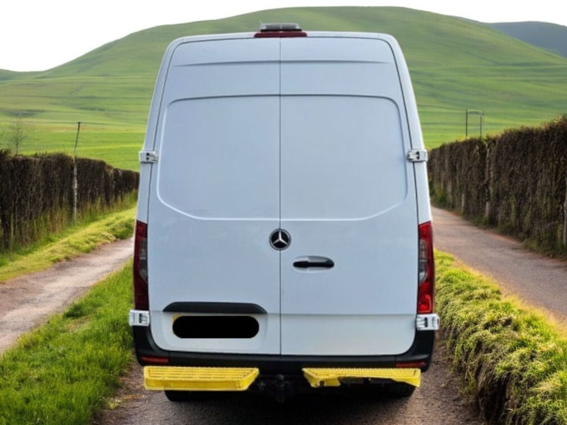 **(ONLY 69K MILEAGE)** 2021 MERCEDES-BENZ SPRINTER 315CDI PROGRESSIVE RWD L2H2 PANEL VAN - Image 5 of 10