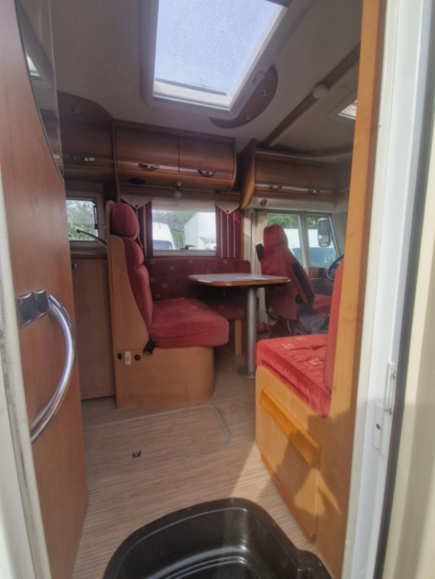 2011 RAPIDO LE RANDONNEUR 9090DF 4-BERTH FIXED ISLAND BED >>--NO VAT ON HAMMER--<< - Image 8 of 23
