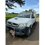 2010 TOYOTA HILUX HL2 D-4D 4X4 EXTRA CAB – 2.5 DIESEL– 152K MILES – WHITE – TOOL BOX & WINCH