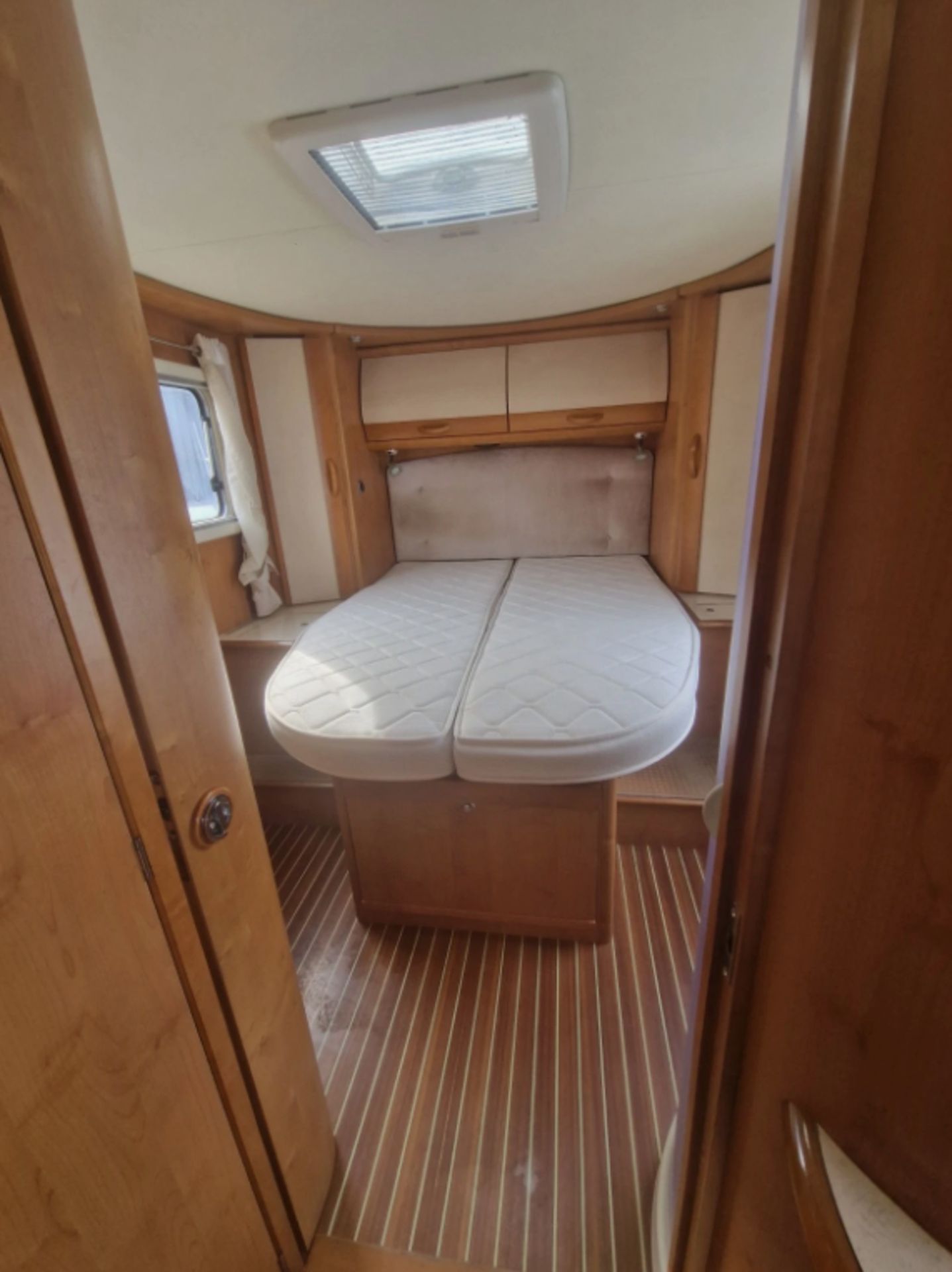 2011 RAPIDO LE RANDONNEUR 9090DF 4-BERTH FIXED ISLAND BED >>--NO VAT ON HAMMER--<< - Image 15 of 23