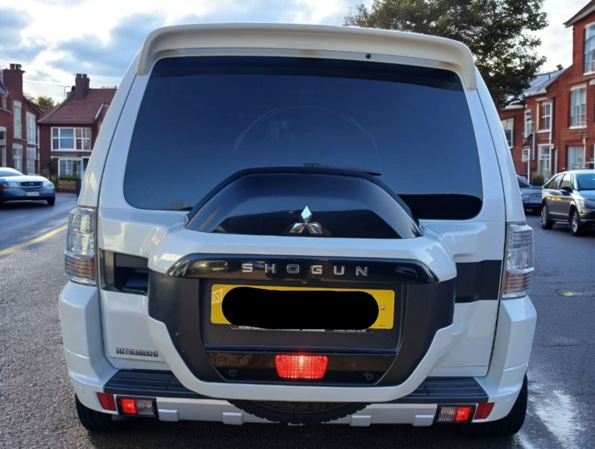 2016 MITSUBISHI SHOGUN SG4 DI-D LWB AUTO 7 SEATS SUV DIESEL AUTOMATIC >>--NO VAT ON HAMMER--<< - Image 3 of 17