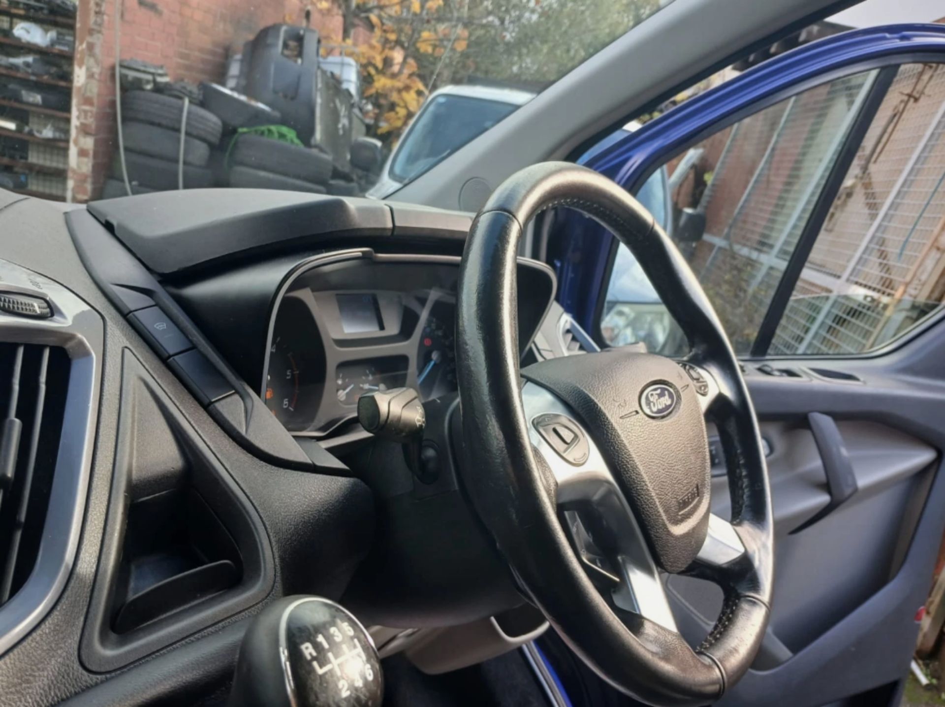 2017 FORD TRANSIT CUSTOM 290 LIMITED LWB CREW VAN (L2 H1) >>--NO VAT ON HAMMER--<< - Image 12 of 15