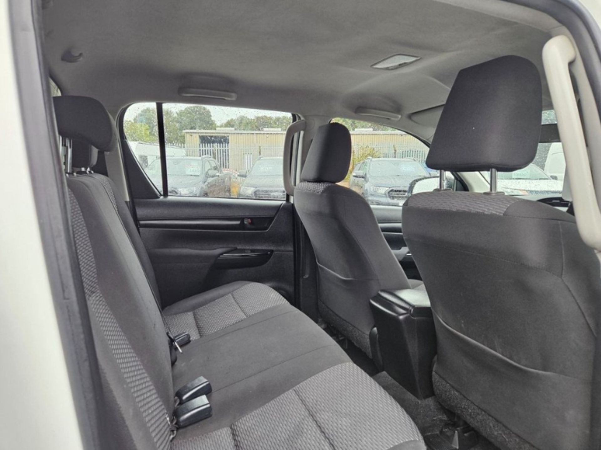 **(ONLY 104K MILEAGE)** 2019 TOYOTA HILUX ACTIVE D-4D 4WD DOUBLE CAB>>--NO VAT ON HAMMER--<< - Image 11 of 13