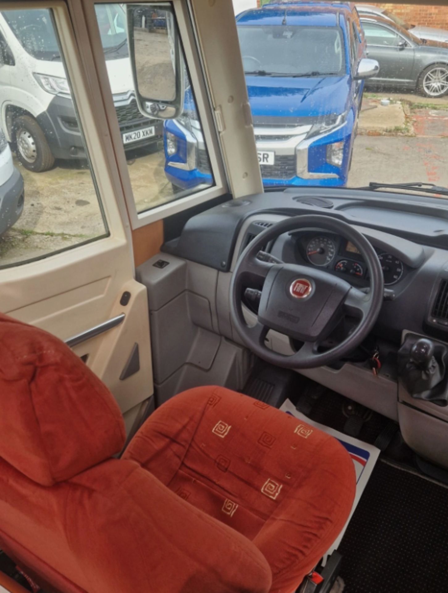 2011 RAPIDO LE RANDONNEUR 9090DF 4-BERTH FIXED ISLAND BED >>--NO VAT ON HAMMER--<< - Image 12 of 23