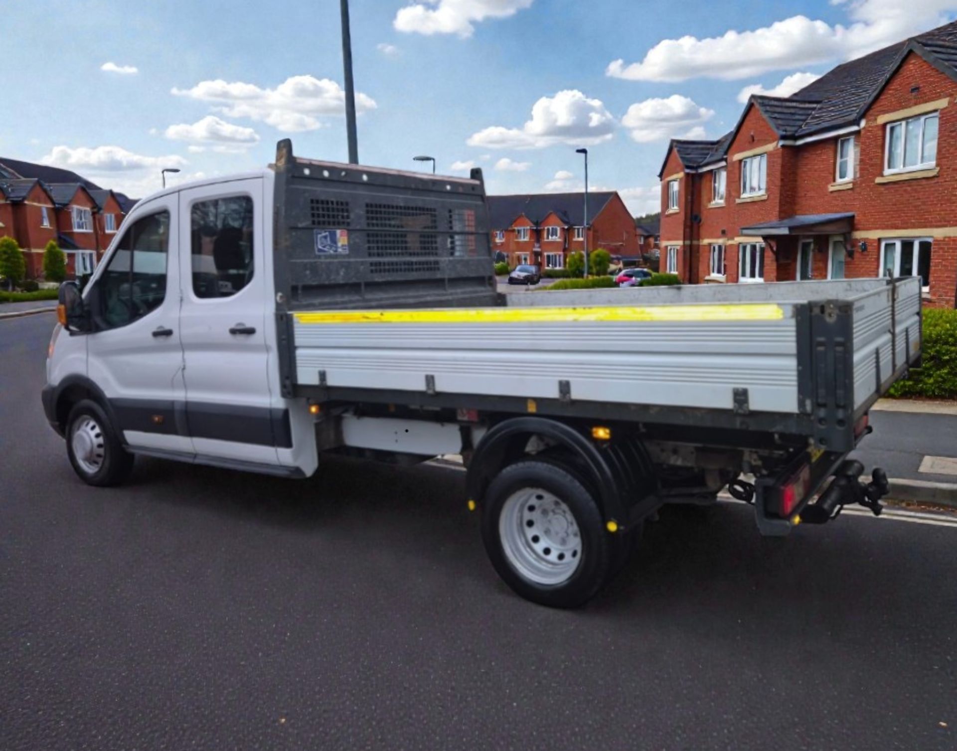 2015 FORD TRANSIT 350 2.2 TDCI MANUAL CHASSIS CAB IN WHITE, 2198CC HEAVY >>--NO VAT ON HAMMER--<< - Image 5 of 14