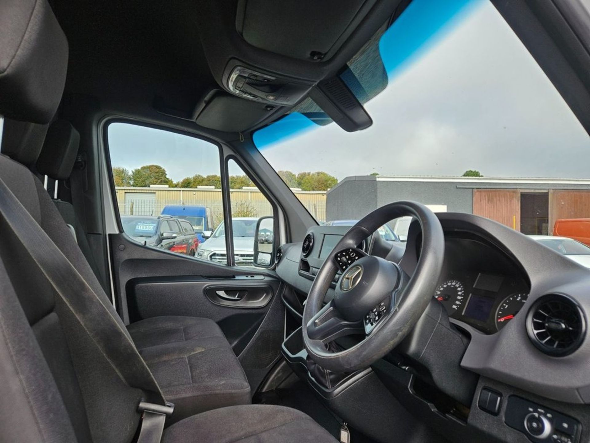 **(ONLY 69K MILEAGE)** 2021 MERCEDES-BENZ SPRINTER 315CDI PROGRESSIVE RWD L2H2 PANEL VAN - Image 7 of 10