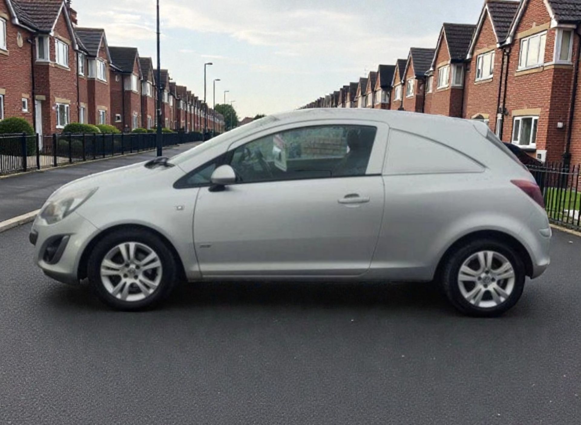 **(ONLY 113K MILEAGE)** 2015 VAUXHALL CORSA SPORTIVE CDTI, 1248CC, MANUAL >>--NO VAT ON HAMMER--<< - Image 6 of 12