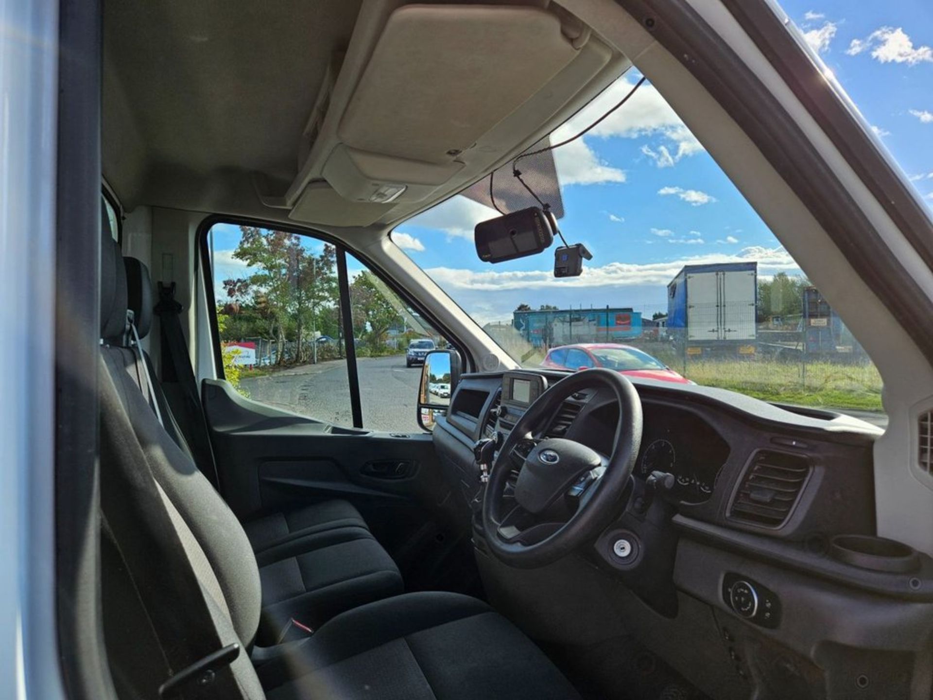 **(ONLY 61K MILEAGE)** 2023 FORD TRANSIT 350 LEADER 130BHP TDCI RWD LWB PICK-UP - Image 9 of 10