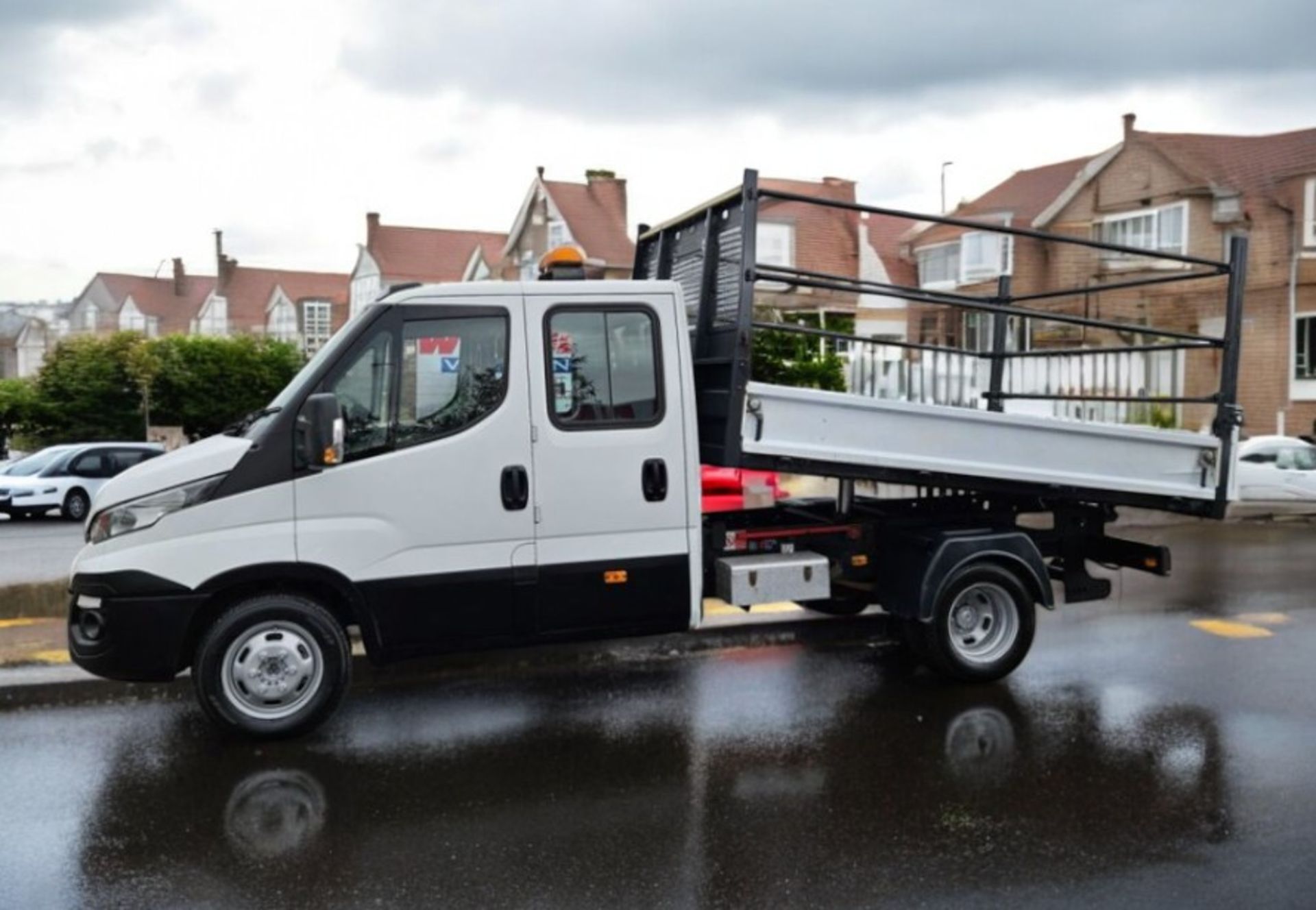 **(ONLY 87K MILEAGE)** 2016 IVECO DAILY 35C13 – CREW CAB TIPPER - Image 6 of 13