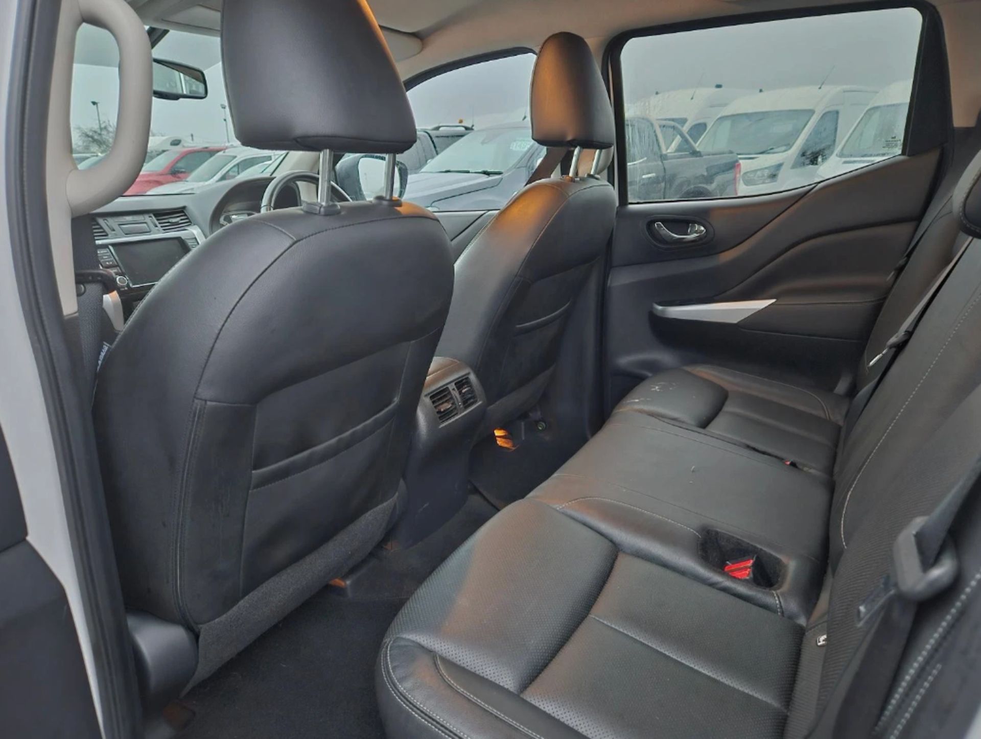 **(ONLY 98K MILEAGE)** 2019 NISSAN NAVARA TEKNA DCI 2299CC MANUAL PICK UP WHITE - Image 10 of 12