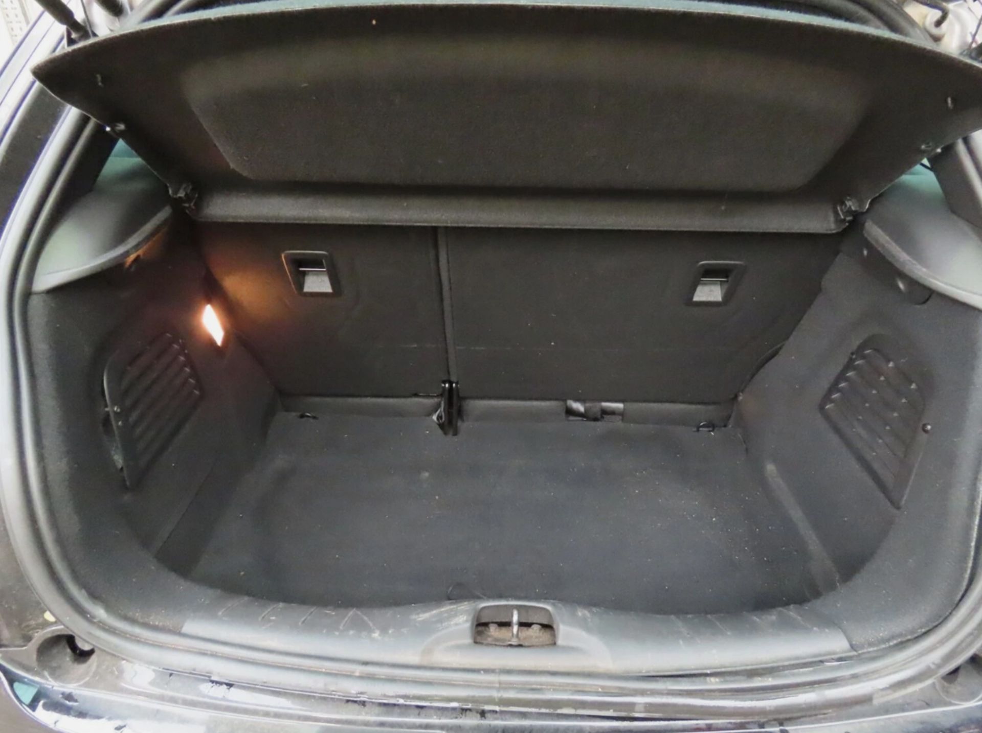 **(ONLY 53K MILEAGE)** 2016 CITROëN DS3 ELEGANCE BLUEHDI – EURO 6 - Image 4 of 12