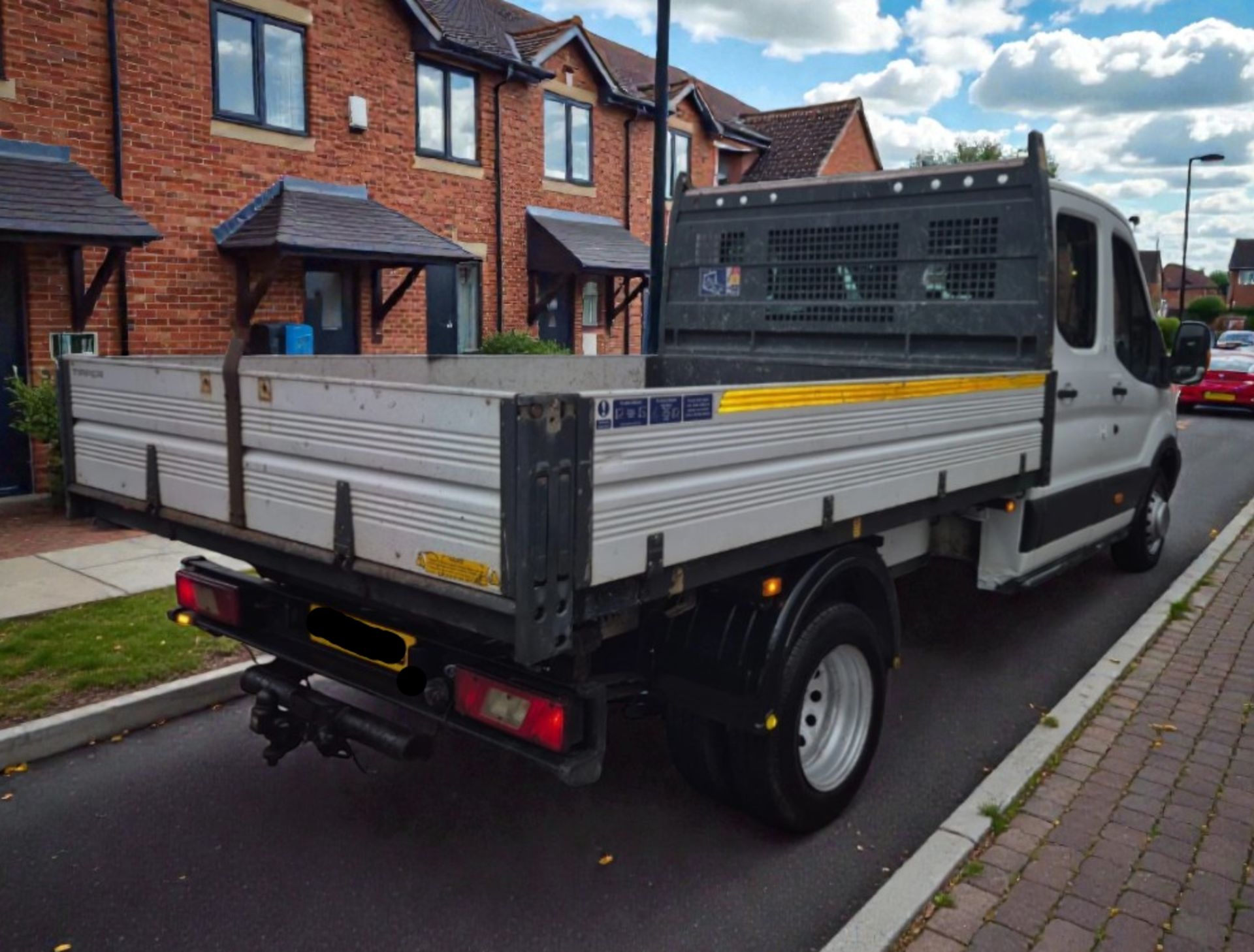 2015 FORD TRANSIT 350 2.2 TDCI MANUAL CHASSIS CAB IN WHITE, 2198CC HEAVY >>--NO VAT ON HAMMER--<< - Image 2 of 14