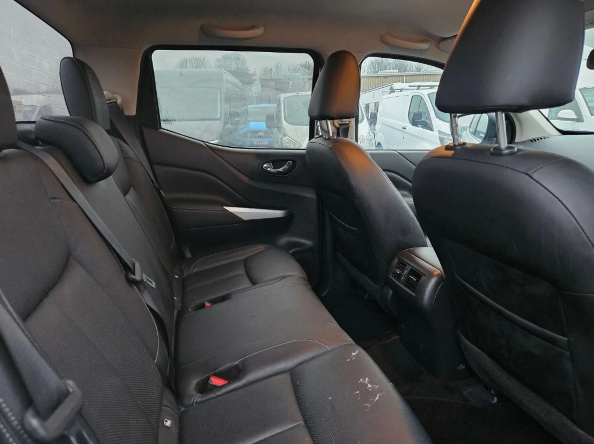 **(ONLY 98K MILEAGE)** 2019 NISSAN NAVARA TEKNA DCI 2299CC MANUAL PICK UP WHITE - Image 9 of 12