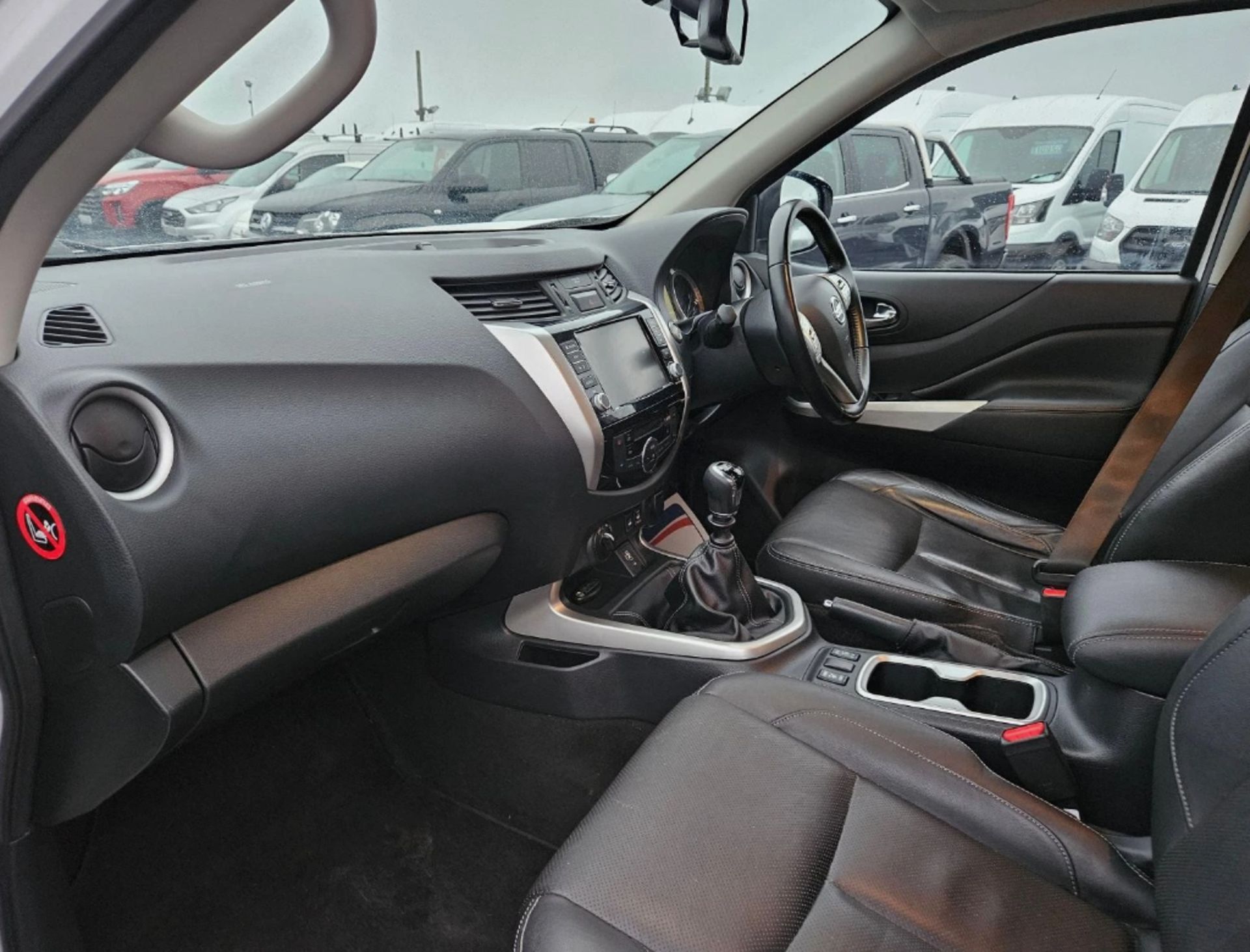**(ONLY 98K MILEAGE)** 2019 NISSAN NAVARA TEKNA DCI 2299CC MANUAL PICK UP WHITE - Image 11 of 12