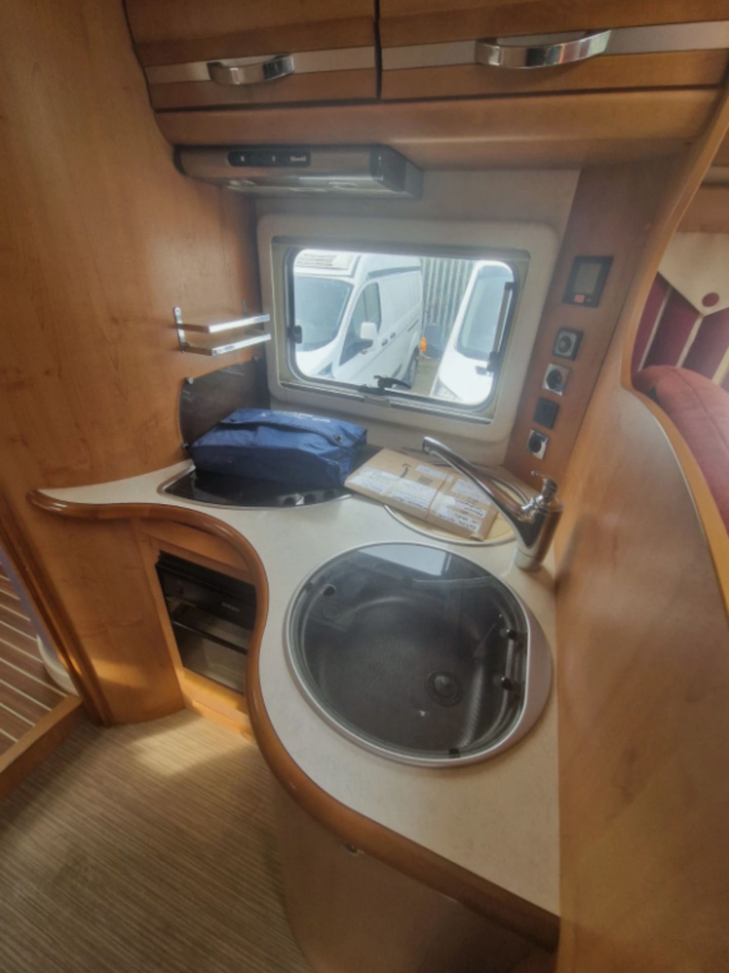 2011 RAPIDO LE RANDONNEUR 9090DF 4-BERTH FIXED ISLAND BED >>--NO VAT ON HAMMER--<< - Image 14 of 23