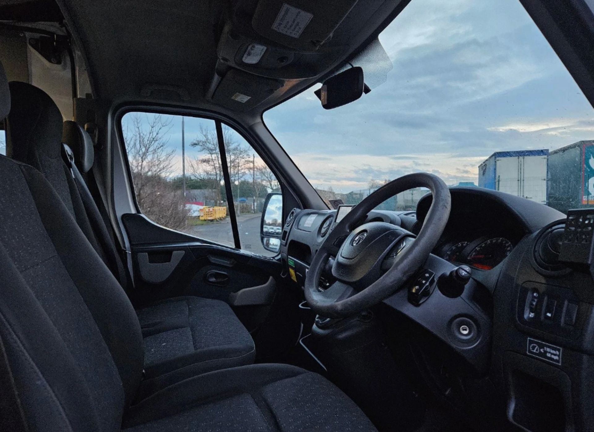 **(ONLY 63K MILEAGE)** 2018 VAUXHALL MOVANO L2H2 F3500 CDTI ,ONE OWNER >>--NO VAT ON HAMMER--<< - Image 12 of 13