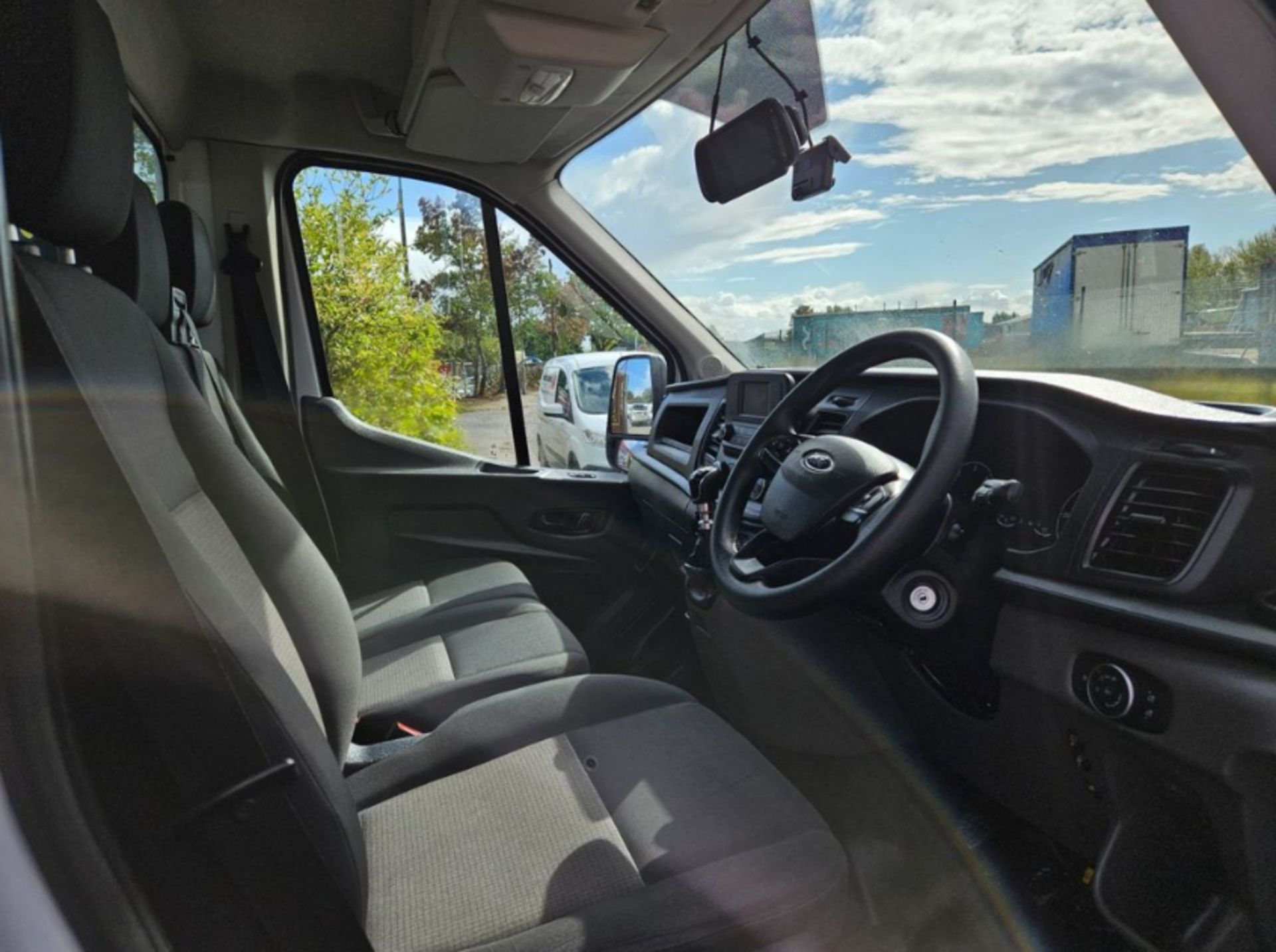 **(ONLY 67K MILEAGE)** FORD TRANSIT 350 LEADER ECOBLUE DROPSIDE >>-NO VAT ON HAMMER-<< - Image 11 of 11