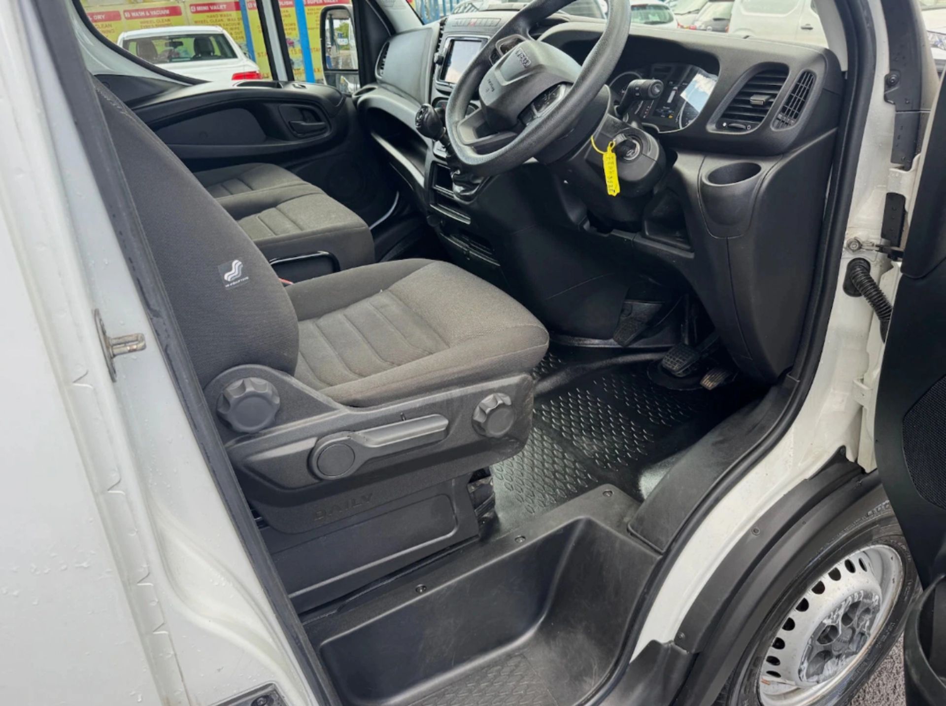 **(ONLY 70K MILEAGE)** 2022 IVECO DAILY 35-140 MWB PANEL VAN DIESEL - Image 12 of 20