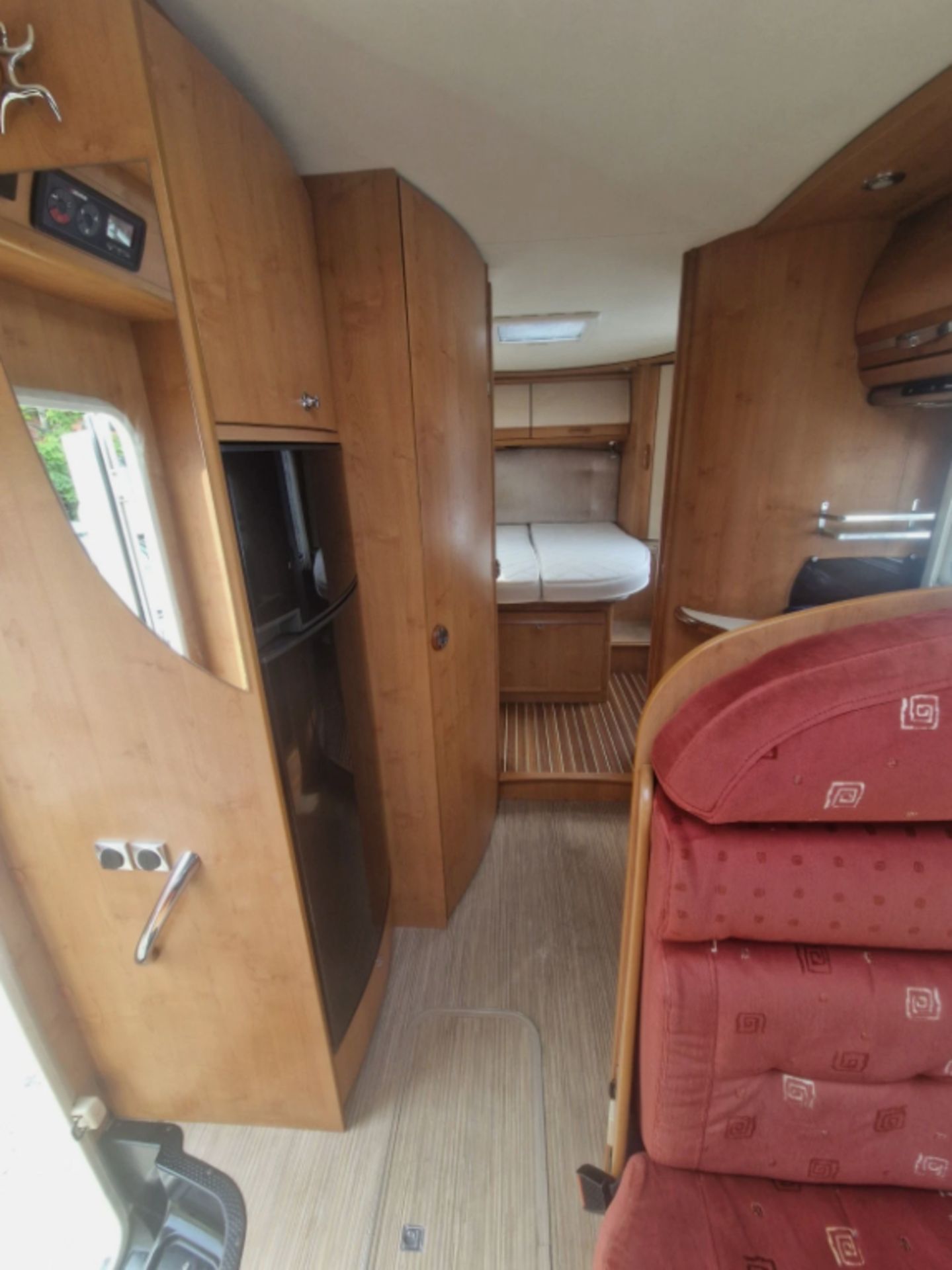 2011 RAPIDO LE RANDONNEUR 9090DF 4-BERTH FIXED ISLAND BED >>--NO VAT ON HAMMER--<< - Image 13 of 23
