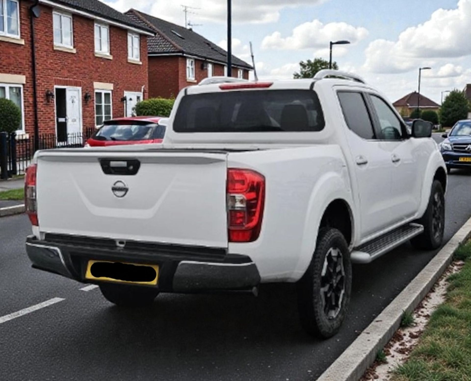 **(ONLY 98K MILEAGE)** 2019 NISSAN NAVARA TEKNA DCI 2299CC MANUAL PICK UP WHITE - Image 8 of 12