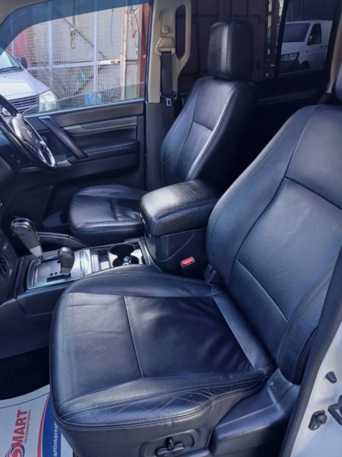 2016 MITSUBISHI SHOGUN SG4 DI-D LWB AUTO 7 SEATS SUV DIESEL AUTOMATIC >>--NO VAT ON HAMMER--<< - Image 10 of 17