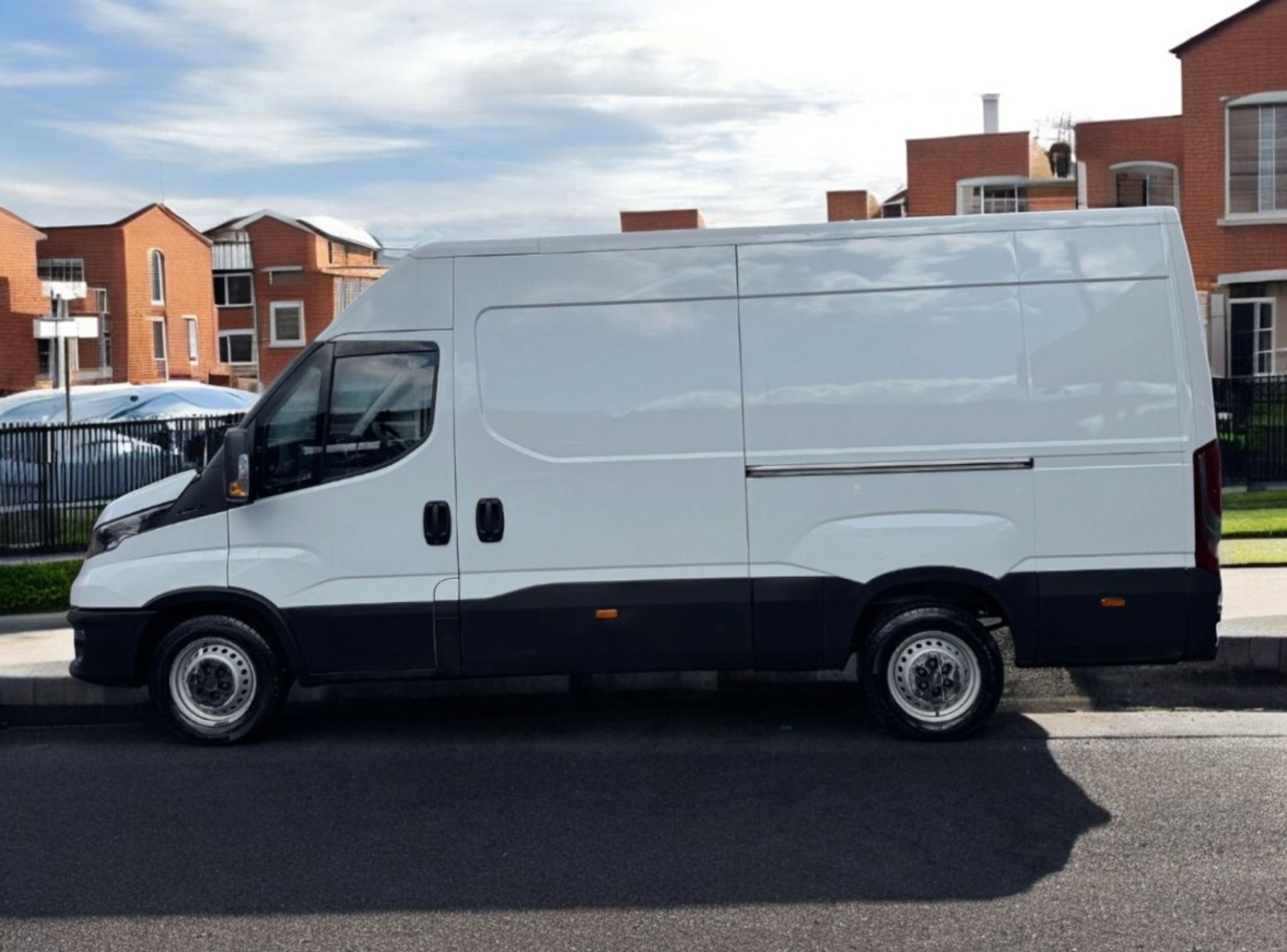 **(ONLY 70K MILEAGE)** 2022 IVECO DAILY 35-140 MWB PANEL VAN DIESEL - Image 2 of 20