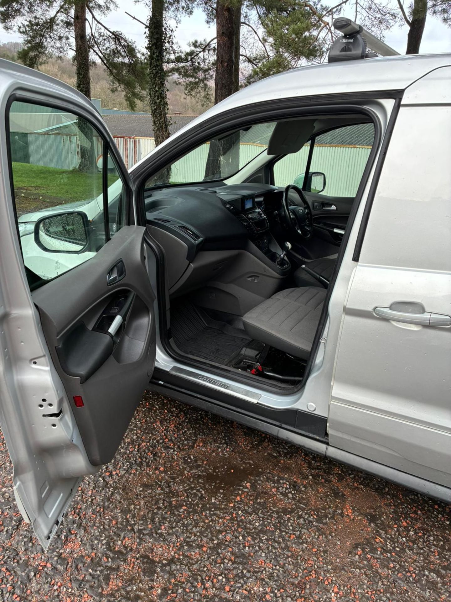 2019 FORD TRANSIT CONNECT 200 LTD TDCI L1H1 1499CC MANUAL PANEL VAN IN SILVER - Image 5 of 10