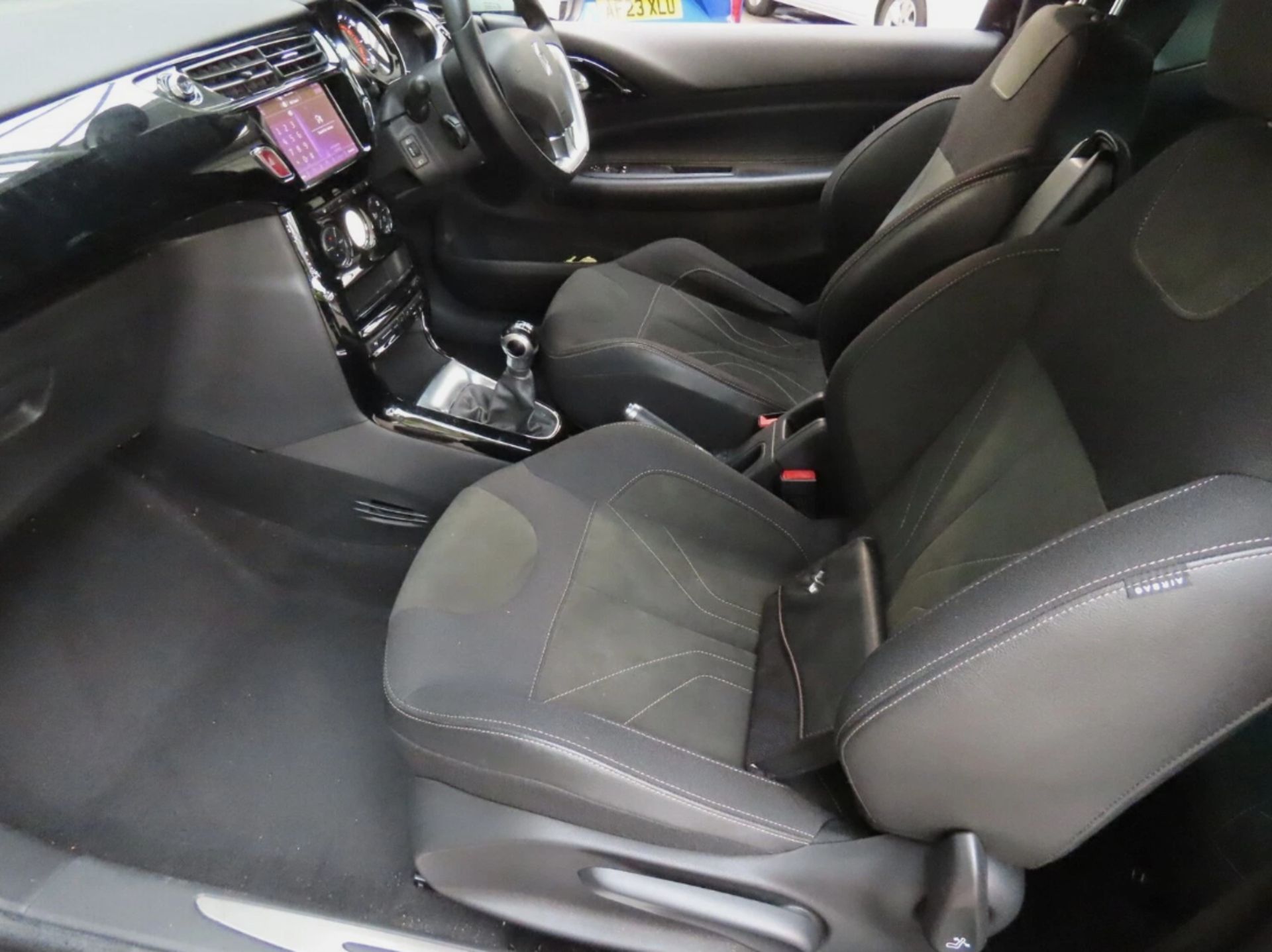 **(ONLY 53K MILEAGE)** 2016 CITROëN DS3 ELEGANCE BLUEHDI – EURO 6 - Image 11 of 12