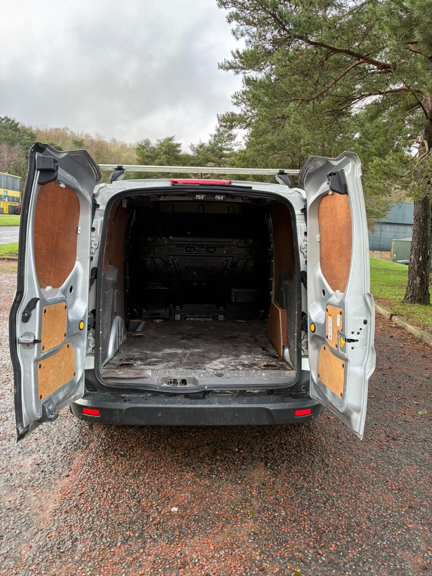 2019 FORD TRANSIT CONNECT 200 LTD TDCI L1H1 1499CC MANUAL PANEL VAN IN SILVER - Image 6 of 10