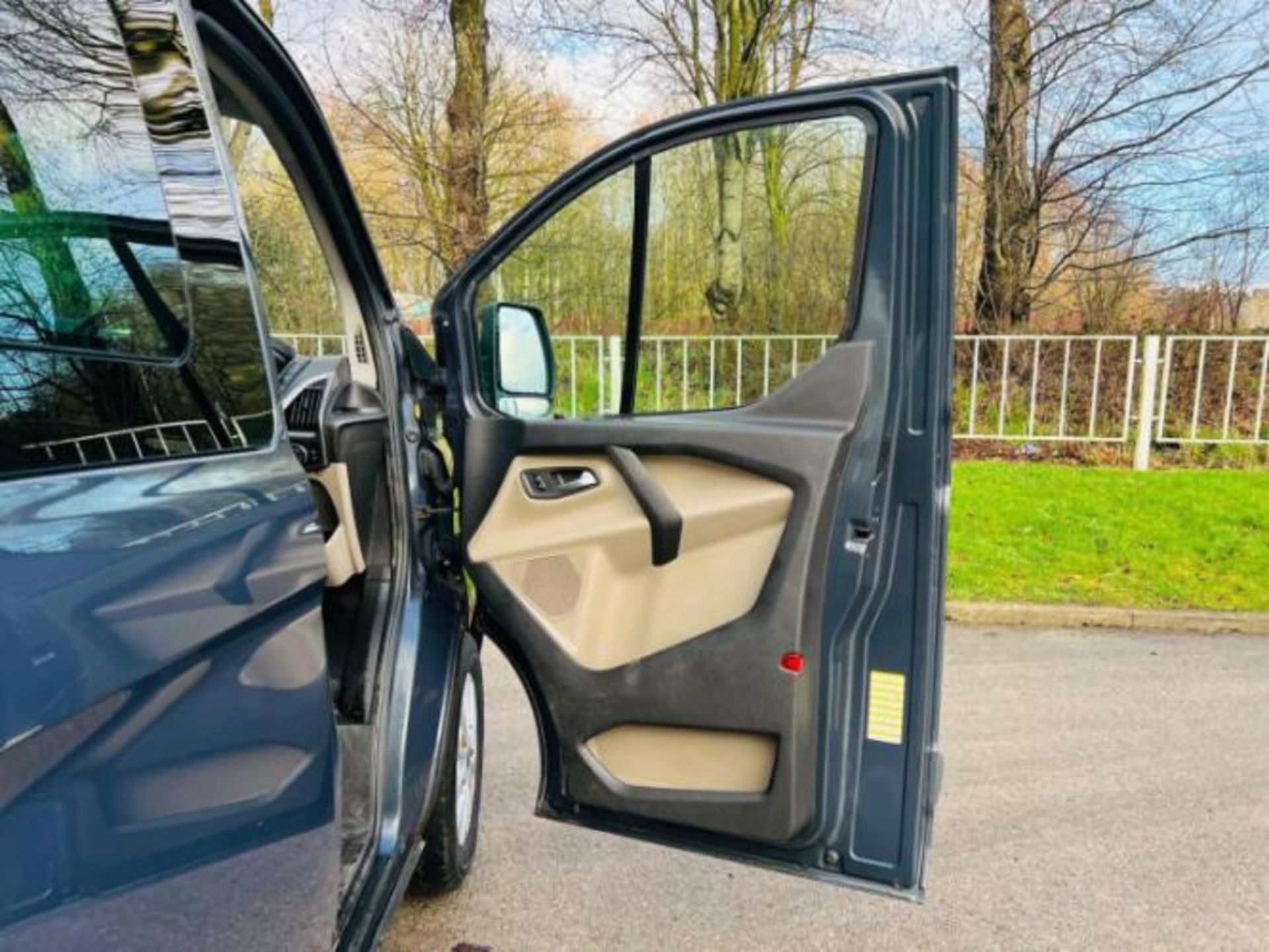 2013 FORD TRANSIT CUSTOM 2.2 TDCI 310 TREND L2 H1 5DR >>--NO VAT ON HAMMER--<< - Image 13 of 35