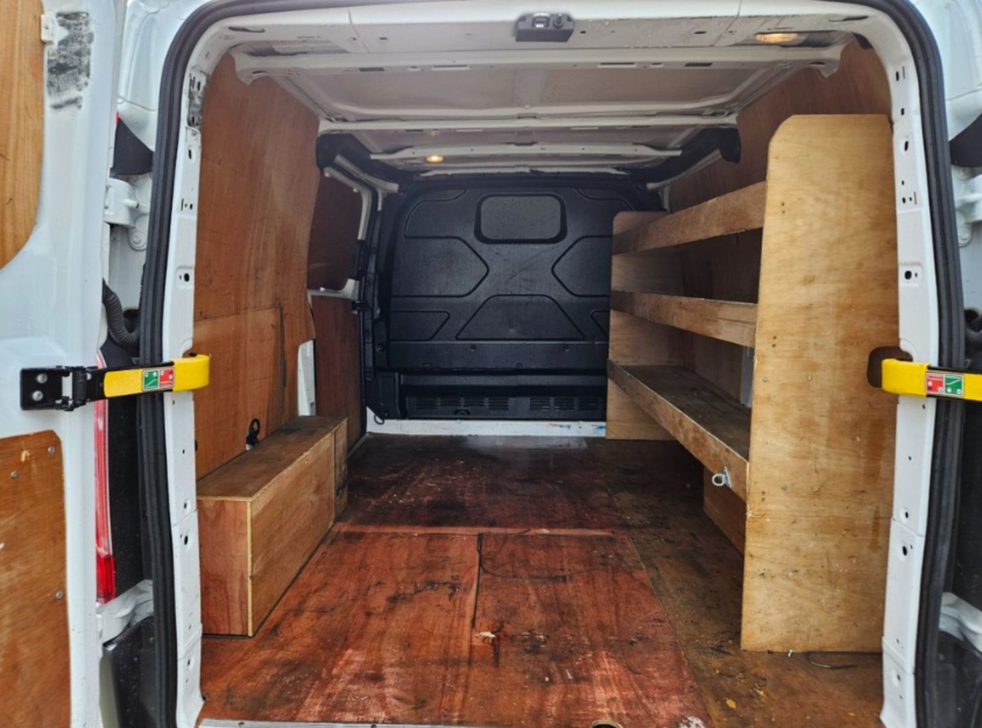 **(ONLY 69K MILEAGE)** 2020 FORD TRANSIT CUSTOM 300 LEADER SWB VAN >>-NO VAT ON HAMMER-<< - Image 9 of 12